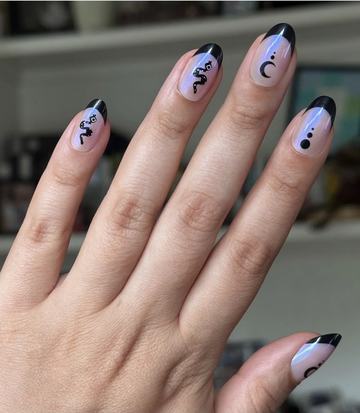 Olive & June Instant Mani Press-On Nails (Glue) | 42 Fake Nails, 21 Sizes | Non-Toxic, Long-Lasting Recycled Materials Realistic Look | Salon-Quality at Home | Medium, Oval | Snake Iridescent French