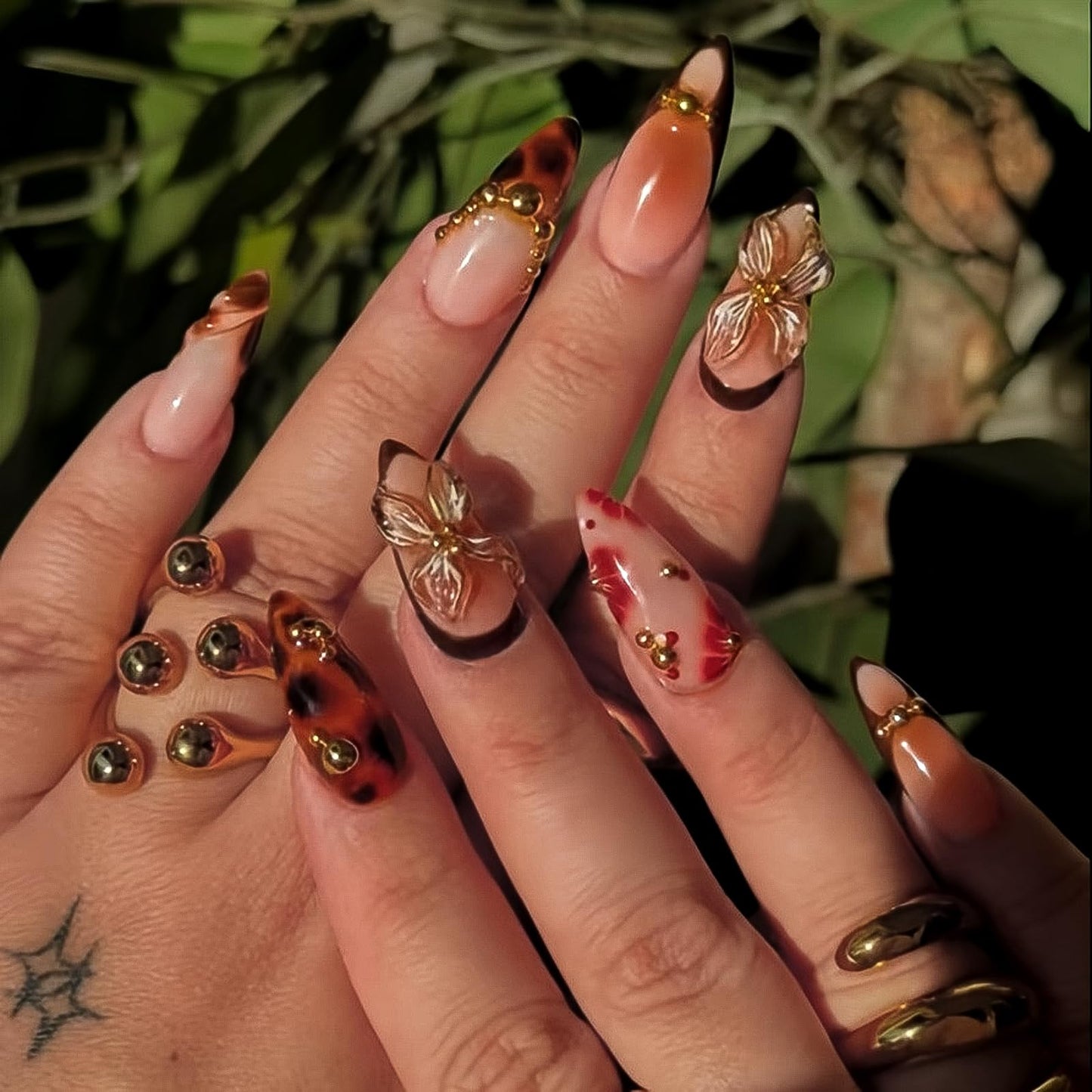 HOSAILY Medium Almond 3D Brown Gold Flower Press on Nails- Tortoiseshell Leopard French Tip Blossom Gradient Design,24Pcs Handmade Fall/Autumn/New Year Glue on Acrylic Fake Nail Press ons for Women