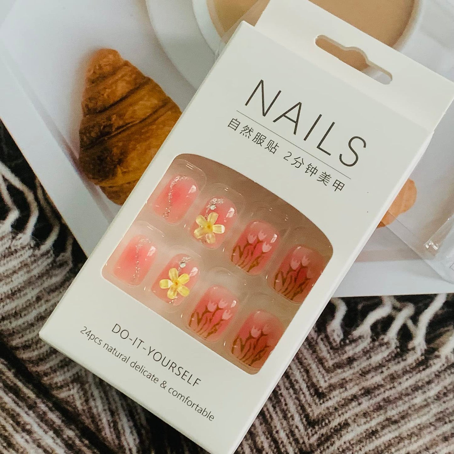 24 Full Cover Reusable False Nails Kit - Press On Short Square Acrylic Nails, Glue On Coffin Shape with Tulip Design for Women