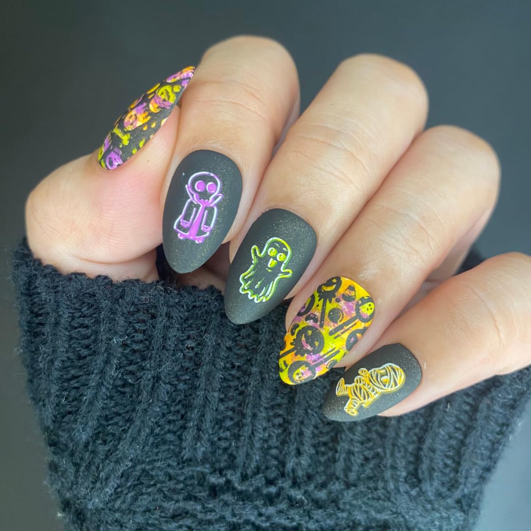Maniology Trick or Treat Nail Stamping Starter Kit | Spooky, Cute & Classic Halloween Nail Art Designs – Includes Stamping Plate, Polish, Top Coat, Stamper & Scraper Card for Fun DIY Manicures