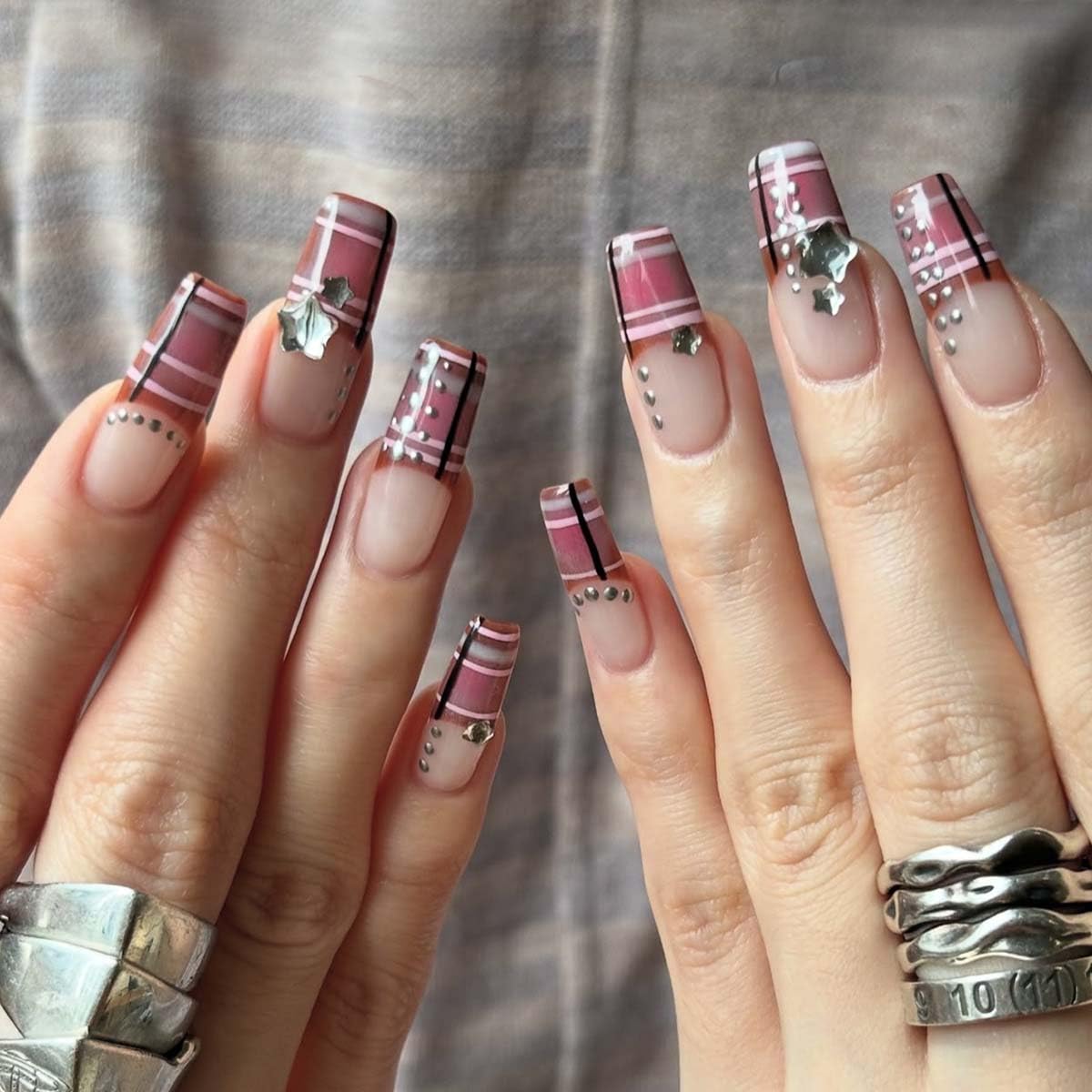LINMEIZAI 24Pcs French Press on Nails Medium Square Pink Fake Nails Press ons Nail Tips, Stick on Nails Acrylic Nails Kit Star Gems False Nails Scottish Plaid Design Nail Art for Women Cheer Manicure