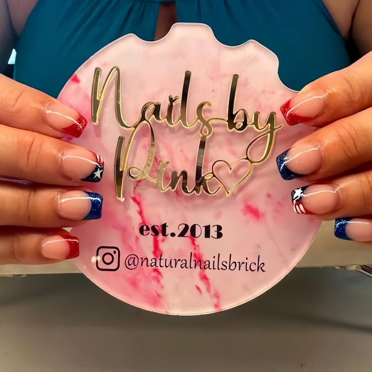 ZYDZKA Custom Nail Salon Prop, Personalized Acrylic Nail Art Board 3D Nailfie Disc with Fashion Design, Reusable Photo Background for Nail Art, Portable Advertising Display Prop for Nail Techs‌