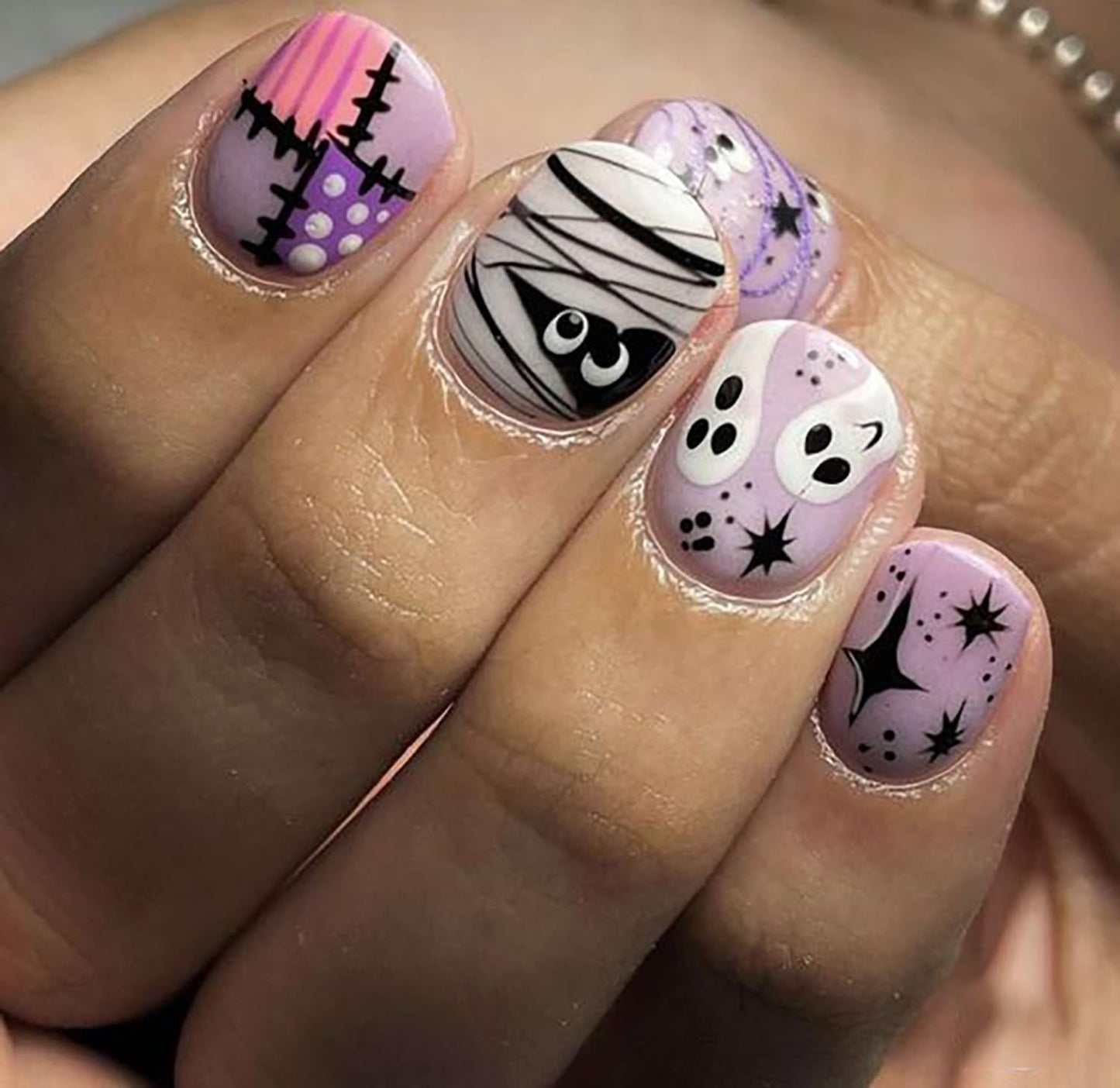 144 Pcs Halloween Press on Nails Kit Short Square Fake Nails 6 Styles Full Cover Little Ghost Skull Bats Pumpkin Halloween Nails Designs False Nails Glossy Artificial Nail Set for Women Manicure Decor