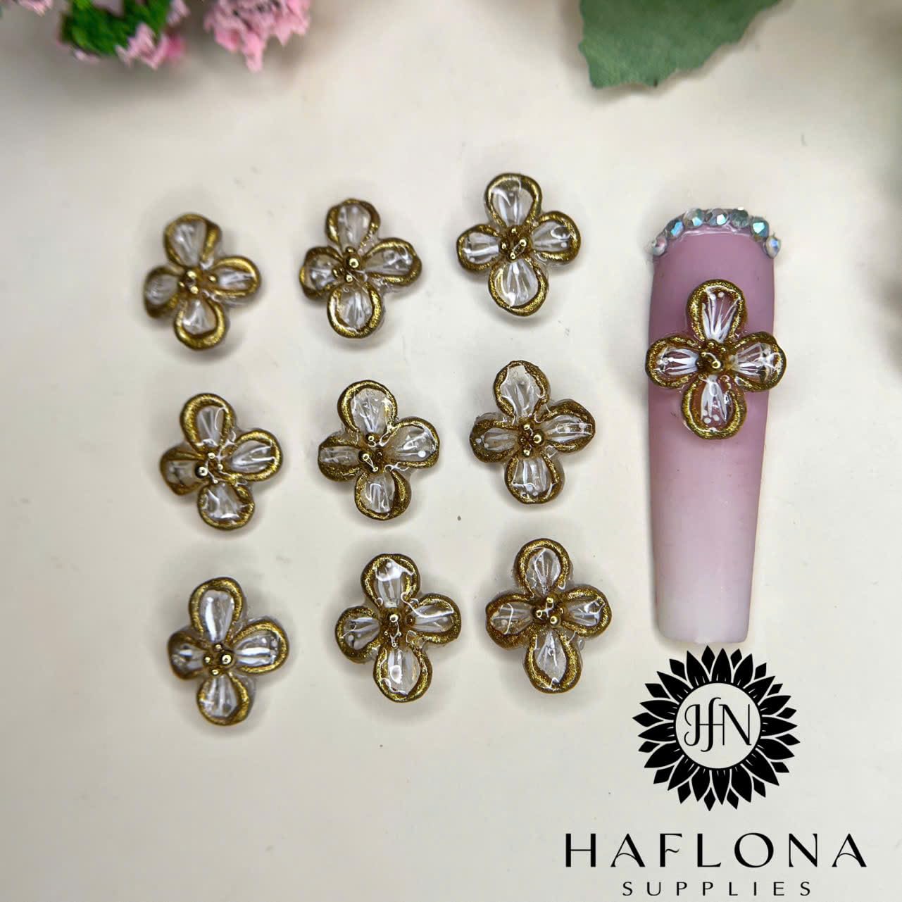 Set 6Pcs Gel 3D Clear 4Petals White Chrome Flowers Nails Charms Handmade by Gel, Design For Medium Nail 3D Flower For Nail Art Floral Salon Decor For Women Girls (Clear 4Petals White Chrome-6Pcs)