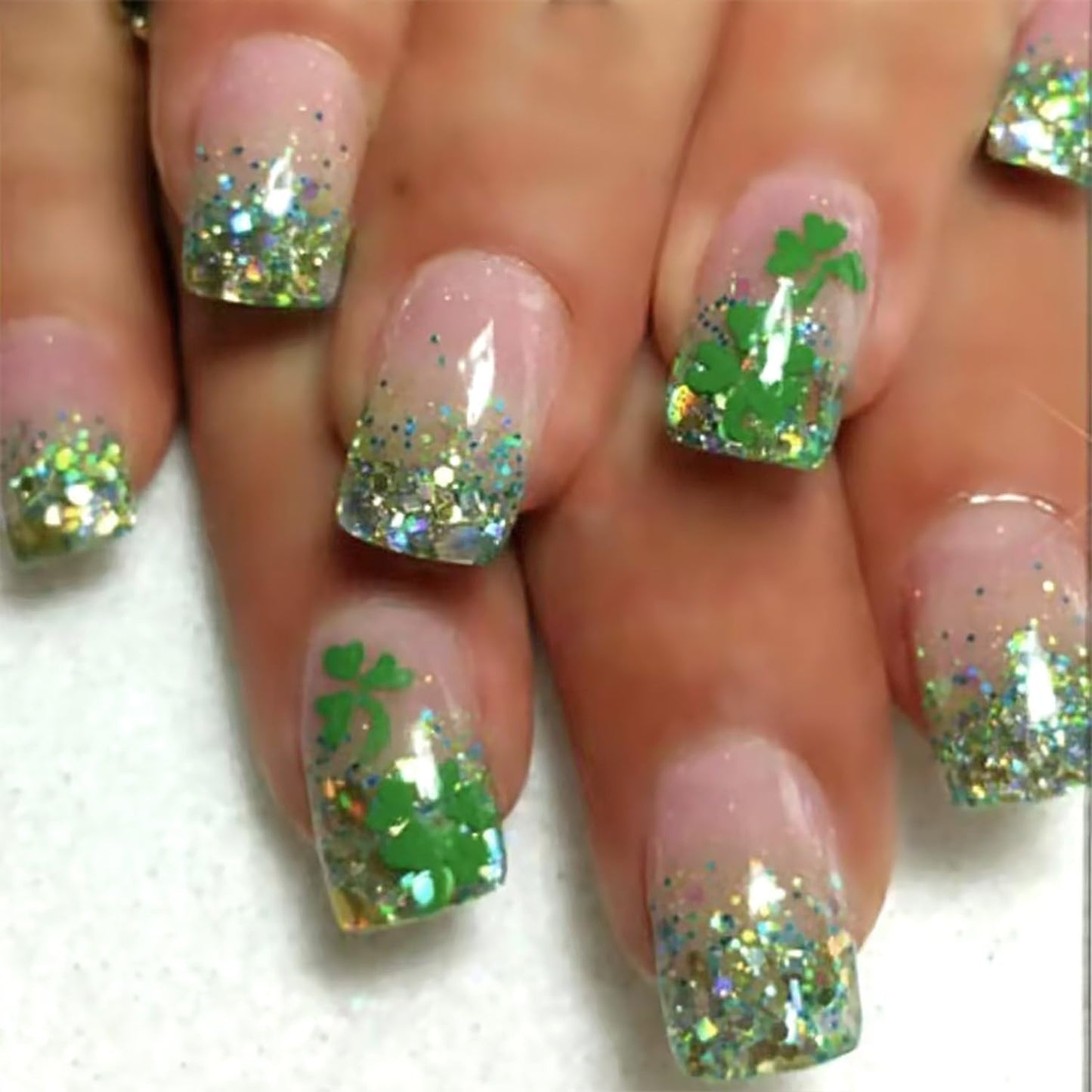 24Pcs St. Patrick's Day Press on Nails Short Square French Tip Fake Nails with Green Shamrock Design Silver Glitter Full Cover Artificial Glue on Nails Irish False Nails Cute Stick on Nails for Women
