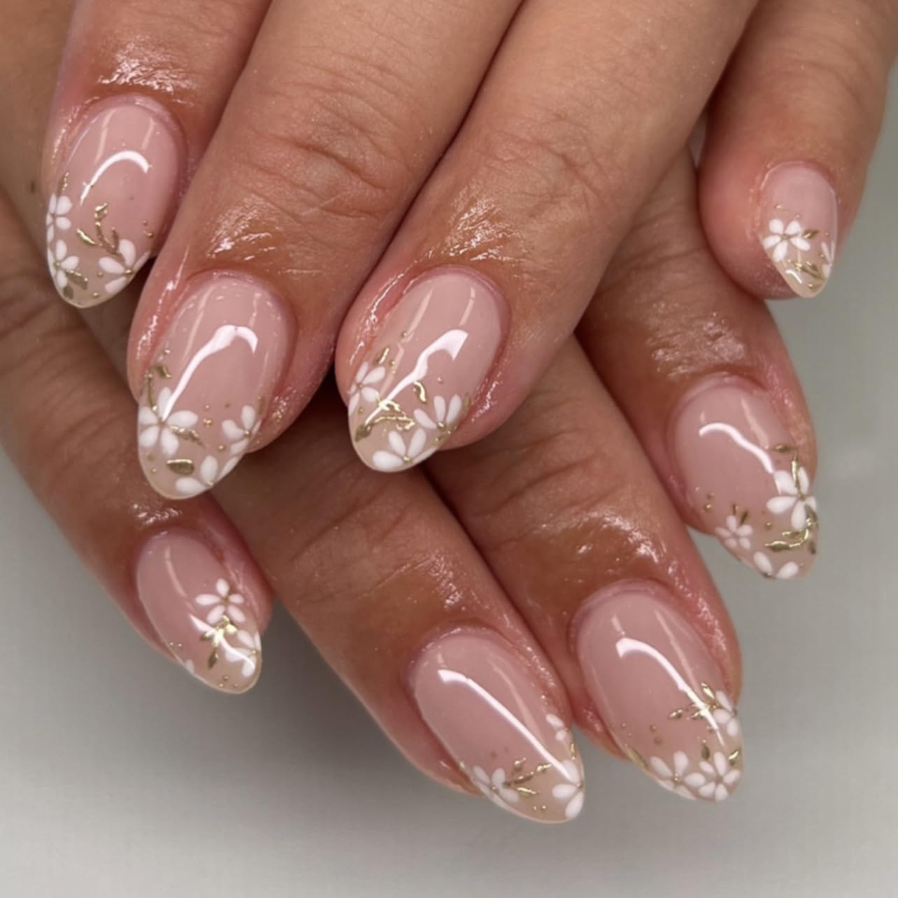 evpct 3D Nude Pink Press on Nails Short Almond No Glue with Gold White Flower Design, Short Almond Stick on Nails for Women Gift with Kit, Reusable Soft Acrylic Press on Fake Nail with Floral Design