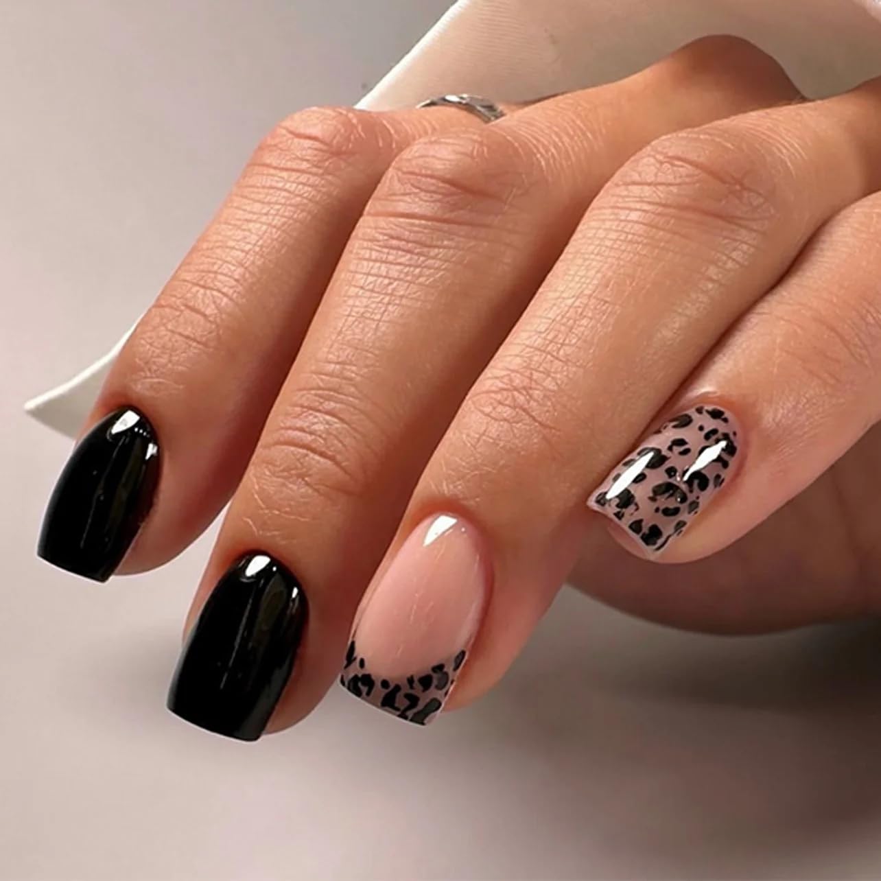 Curvlife 30pcs Press on Nails, Soft Gel Short Square Fake Nail with Leopard Print Apricot Design, Full Cover False Nails Tips Glossy Nude Glue on Nails Artificial Stick on Nails for Women