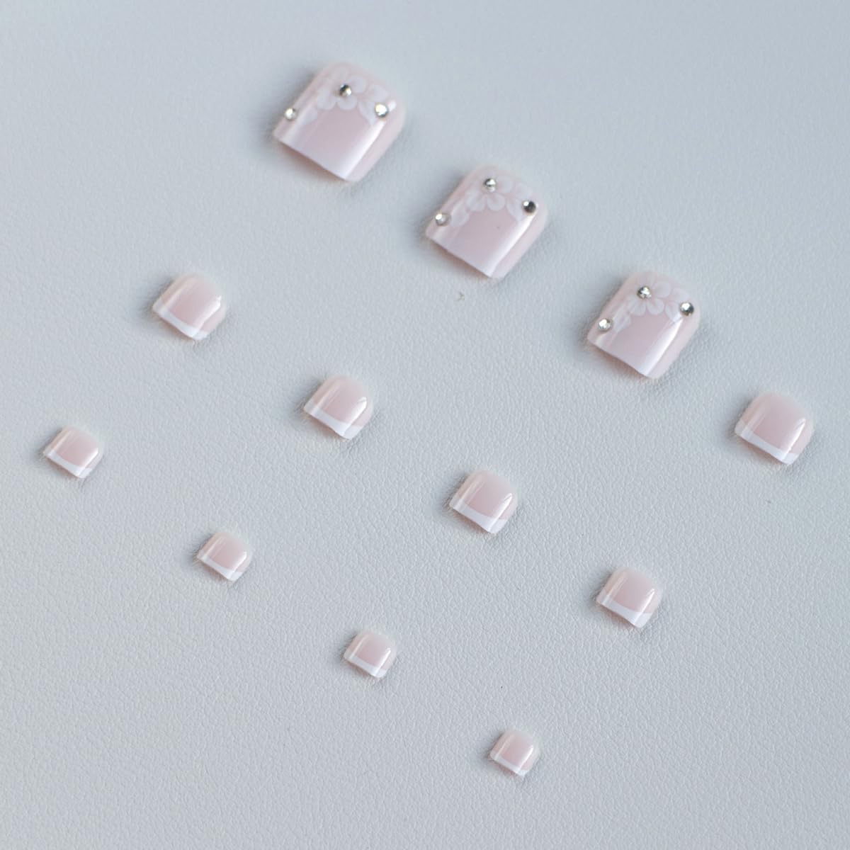 yefiuo Press on Toenails White French Toe Press on Nails Tips Kit Fake Toe Nails Press ons False Toenails 3D Flower Rhinestones Acrylic Glue on Nails Stick on Nails for Women Nail Supplies 24Pcs