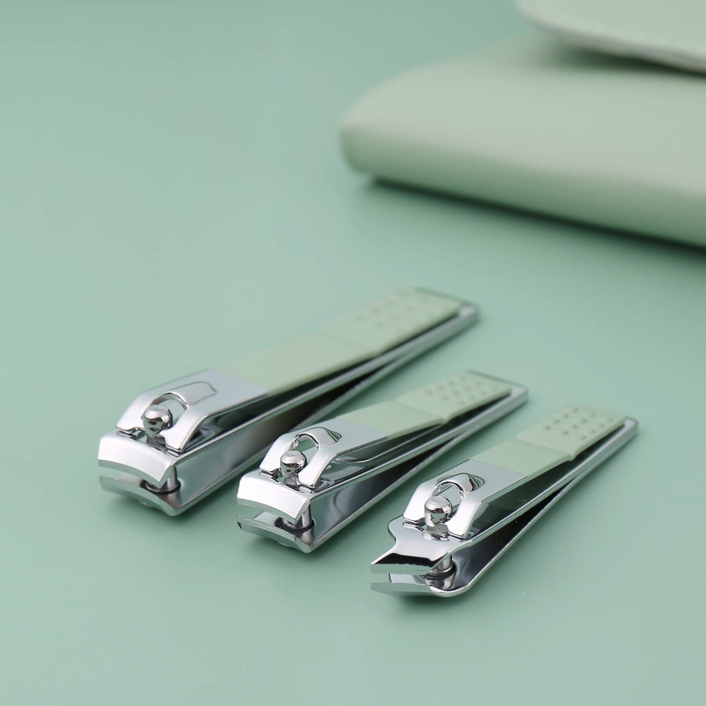Manicure Set Professional, Nail Clippers, Pedicure Kit, 16 in 1 Grooming Kit Stainless Steel, Toenail Scissors Tools with Luxurious Leather Travel Case for Men Women Mint Upgraded Version