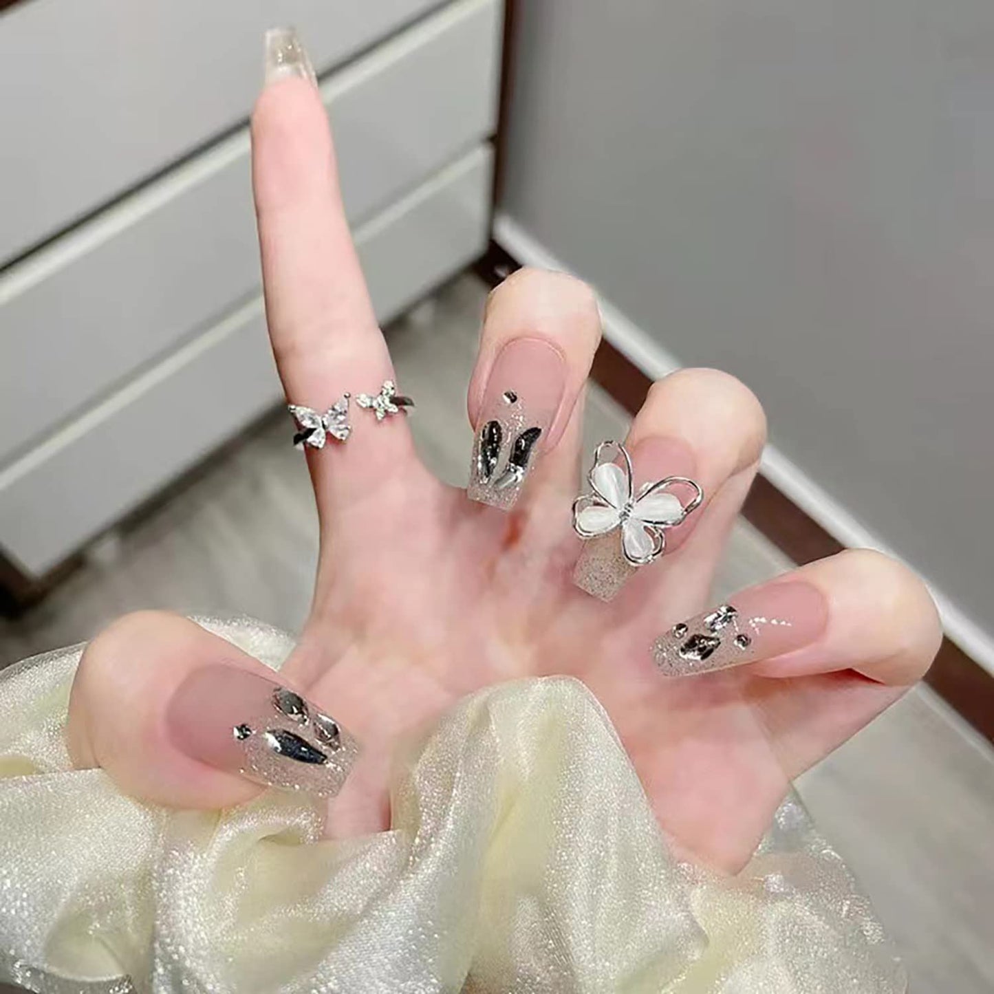 24Pcs Artificial Acrylic Fake Nails With Butterfly Rhinestone Designs, Press on Square Medium Length, Full Cover Reusable Coffin False Set, Women Glue on for Nail Art