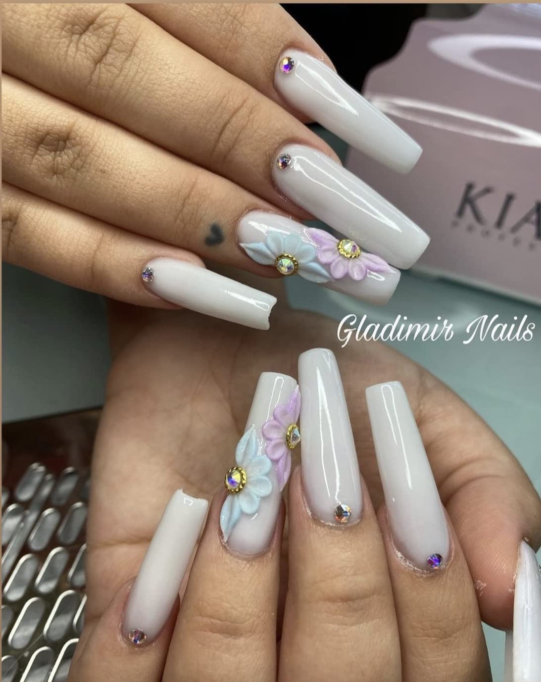 Set 24Pcs Poinettia-5P Flower Nails Charms- Enhance Your Artistic Projects with 3D Acrylic Flowers Handmade for Nail - Short & Medium Size | Exquisite Floral Accents for Desig (Poinettia (5 Petals))