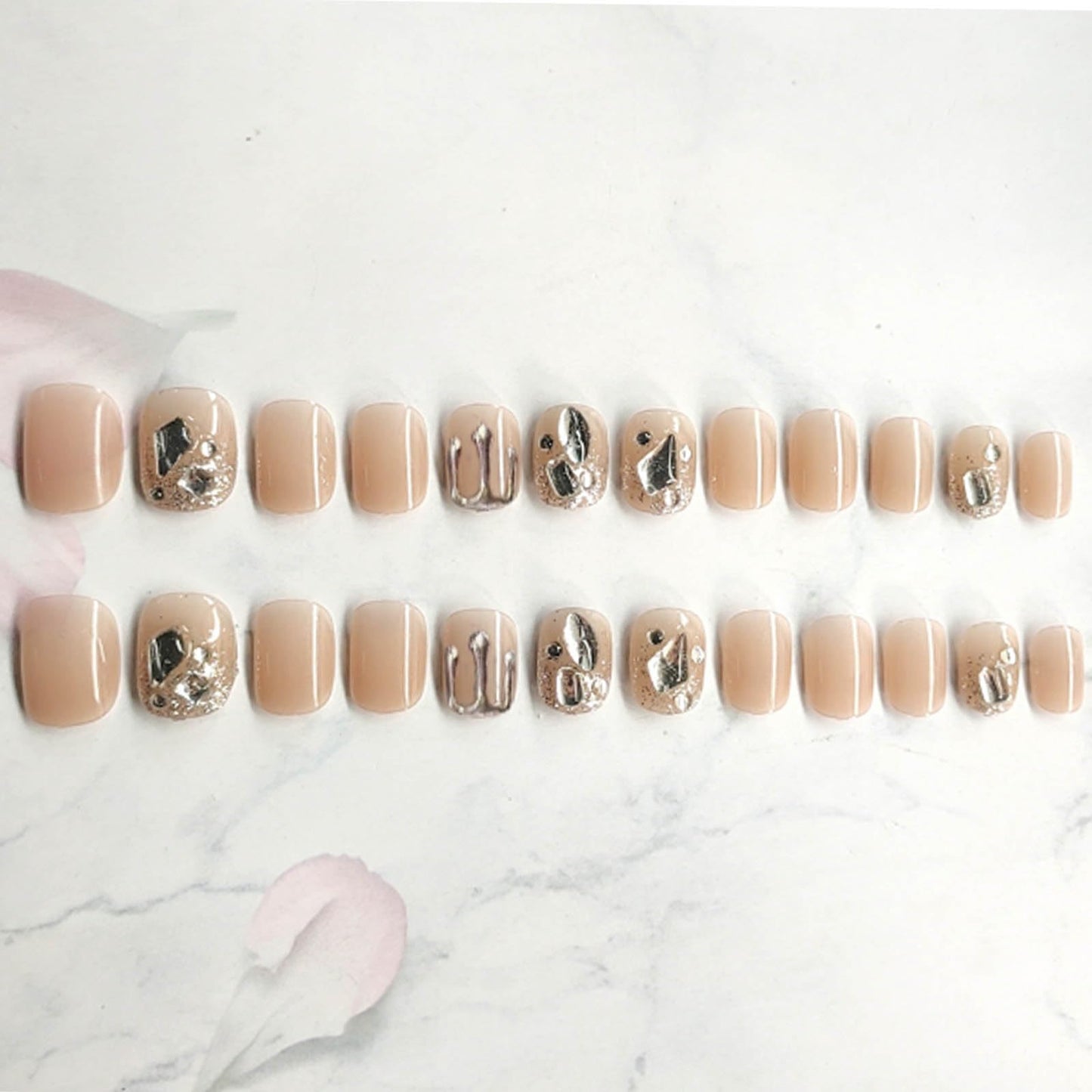 Hkanlre Short Press on Nails Silver Fake Nails Tips Full Cover Square False Nails for Women and Girls 24PCS