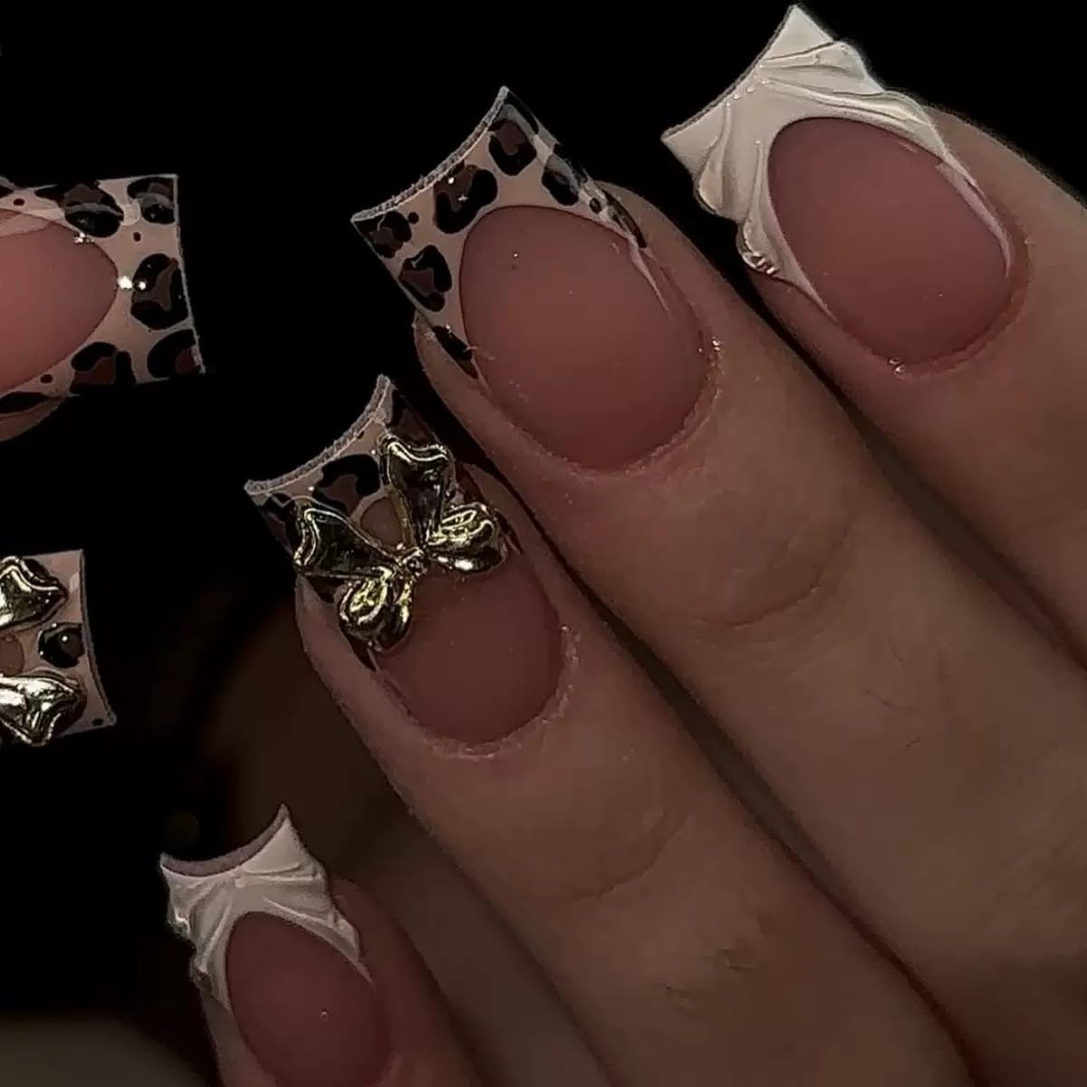 CTTHNBD Short Press on Nails Square - French Tip Fake Nails with Leopard Print Design - Gold Bow False Nails Press ons - for Women 24 Pcs
