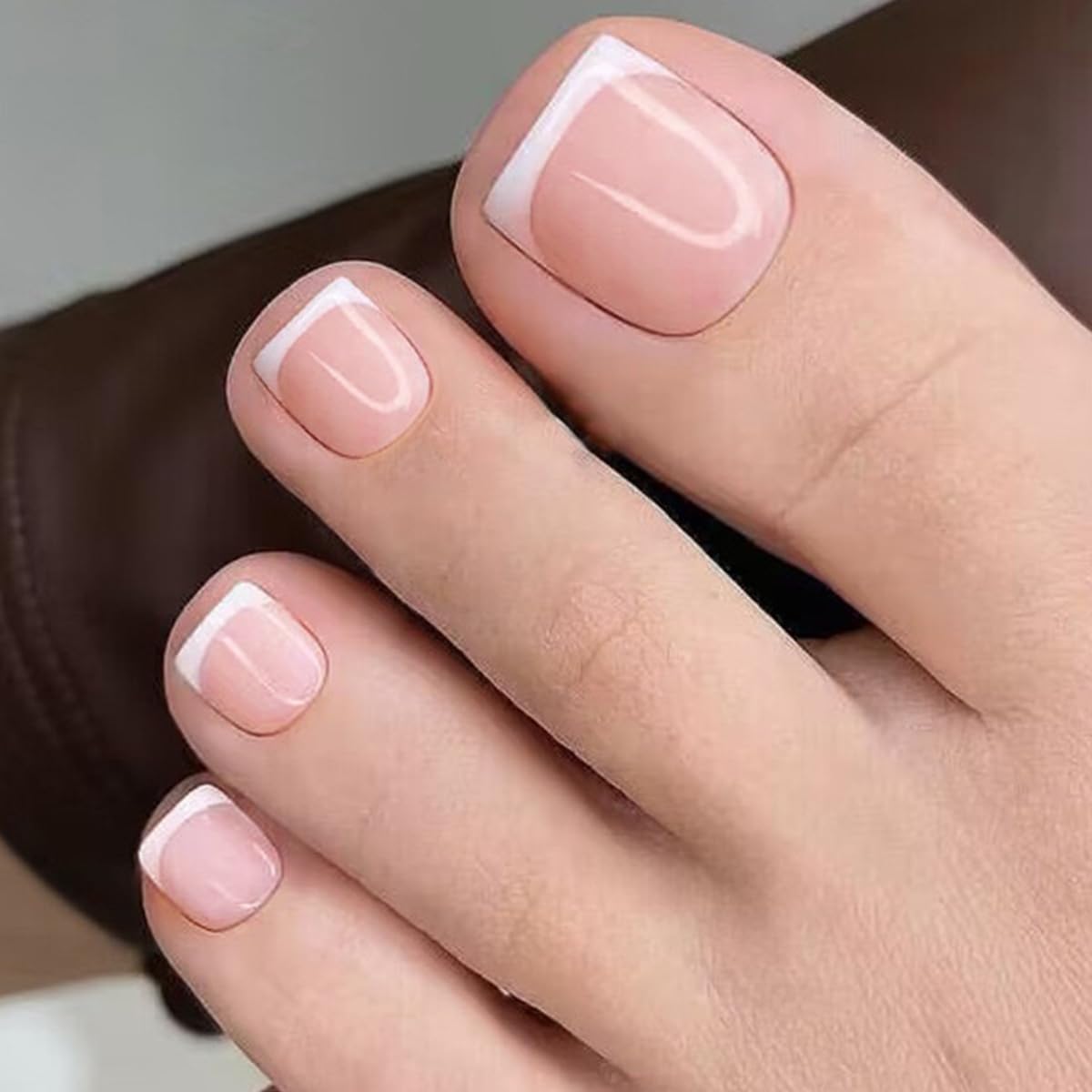 120 Pcs White French Tip Press on Toenails Whtie French Toe Nails Press on with Glue, Glossy Short Square Nude Fake Toenails Full Cover Acrylic Artificial Toenail for Women Girls Manicure