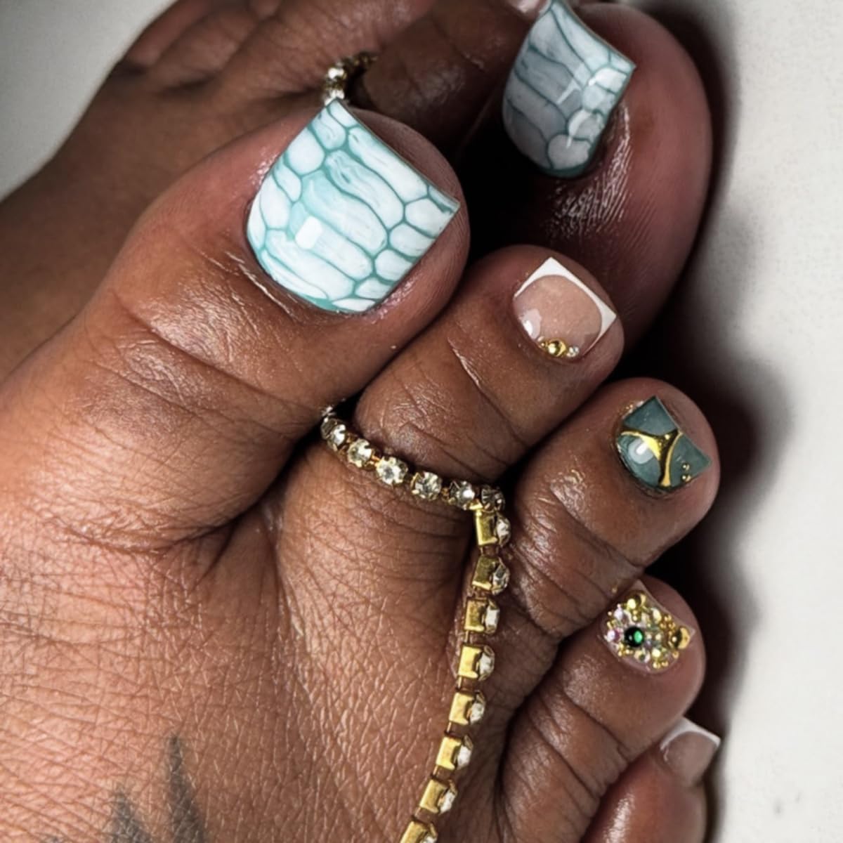 yefiuo Handmade Press on Toenails White French Toe Press on Nails Tips Fake Toe Nails Press ons False Toenails Crocodile Rhinestones Acrylic Glue on Nails Stick on Nails for Women Nail Supplies 24Pcs