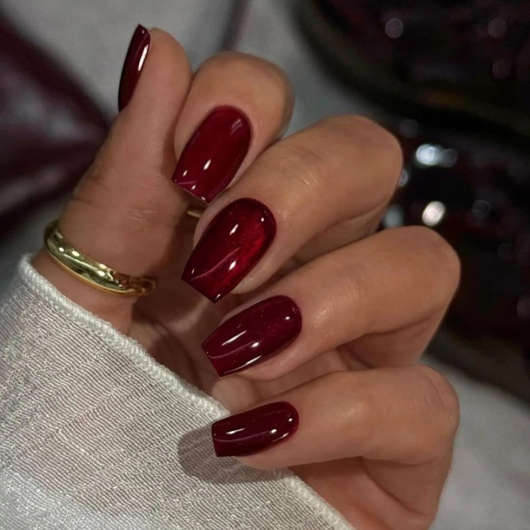 KQueenest Dark Red Cat Eye Press on Nails, Burgundy Glitter Short Coffin, Sparkly Shiny Fake Nails, Cute Bling Acrylic Glue on for Women Holiday Wear, 30 Pcs