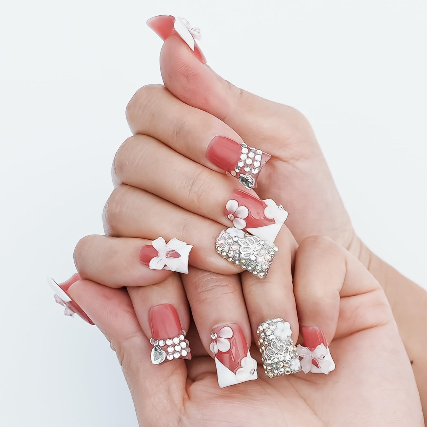 Tesytto Handmade Press on Nails Short Duck 3D White French Tip with V Design 3D Bow Flower Rhinestones Charms Nude Base Elegant Sturdy Art Pink 10 Pcs False Nails Set (Soft Pink Ivory Bow,S)