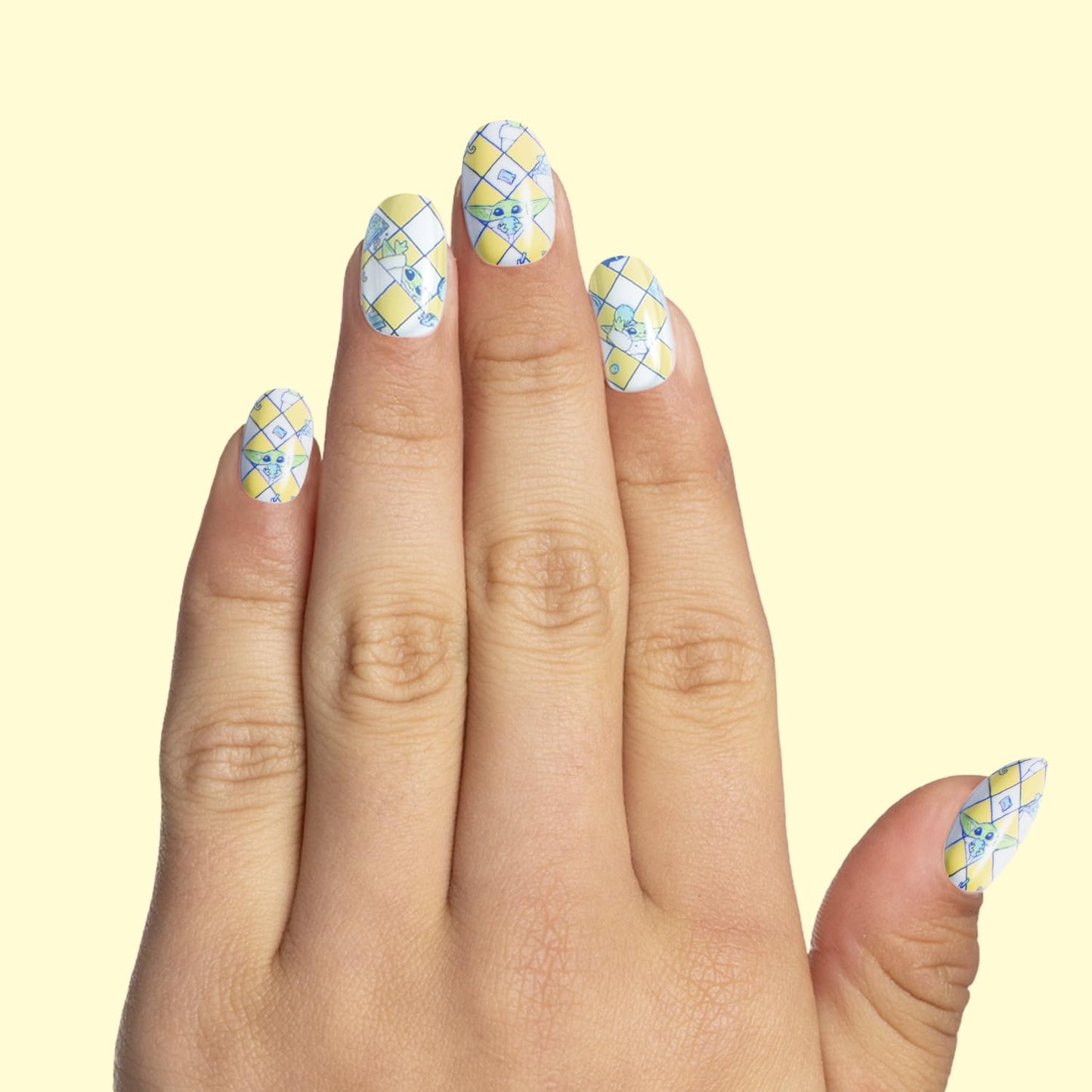 Olive & June Pressies Kids Press-On Nails (No Glue) | Star Wars: The Mandalorian & Grogu | 28 Fake Nails, 14 Sizes, 1 Nail File | Easy On-Off Mani Non-Toxic Tabs | S/M, Round | Grogu Party