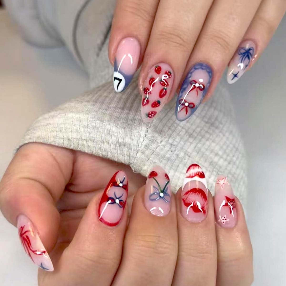 LINMEIZAI 24 Pcs Cute Press on Nails Short Almond French Tip Y2K Fake Nails Press ons Nail Tips Glue on Nails Acrylic Nail Kit with Strawberry Bow Design False Nails Stickers Nail Art for Women