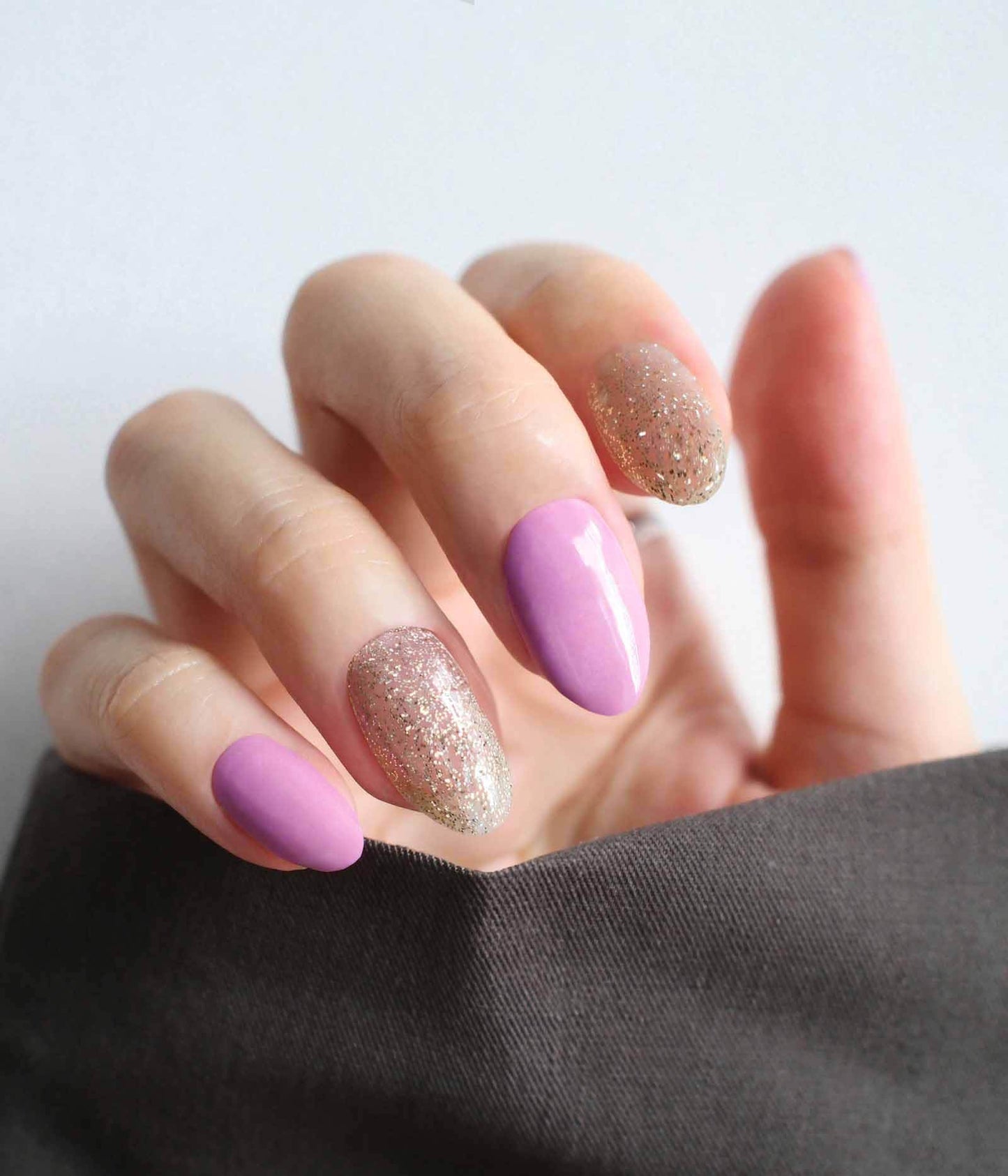 ruyeefam Nail Polish Strips (No UV Lamp Needed) - 22 Pcs Salon Quality Gel Nail Stickers - Long Lasting Wraps (Berry Gold Glitter)