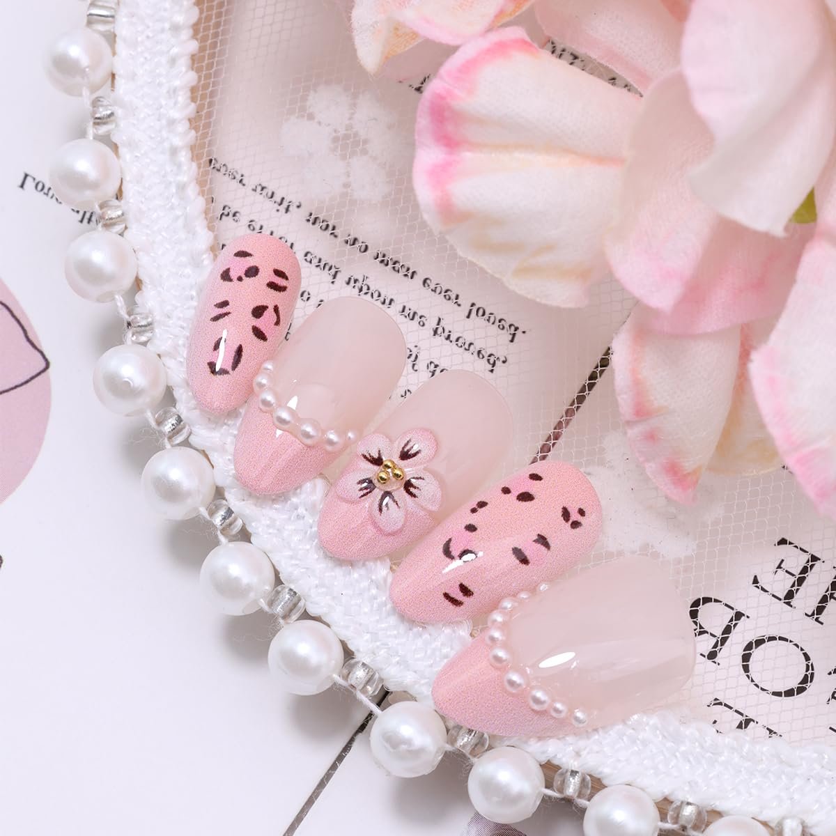 30Pcs Pink Leopard Flower Press on Nails Almond Shape Short Fake Nails with 3D Flower & Pearl Chain Design French Tip Full Cover False Nails Cute Reusable Glossy Acrylic Nails for Women Manicure