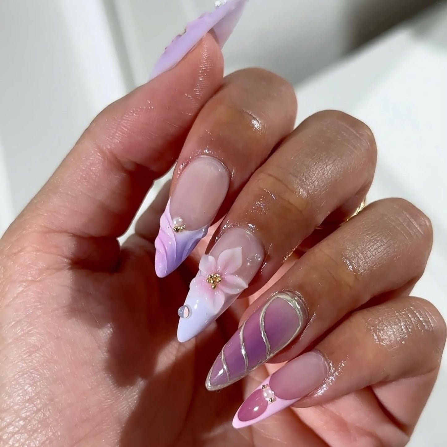 Spring Summer Press On Nails Medium Almond Fake Nails French False Nails With Flower Starfish Designs Acrylic Nail Press Ons Full Cover Glue On Nails Stick On Nails For Women 24Pcs