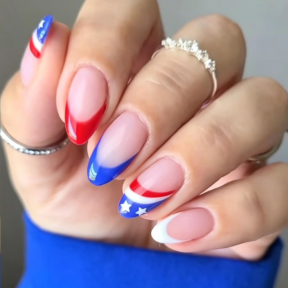4th of July Press on Nails Blue Red Fake Nails Short Almond False Nails Press ons with American Flag Star Design Stick on Nails Independence Day Acrylic Glue on Nails for Women Manicure 24Pcs