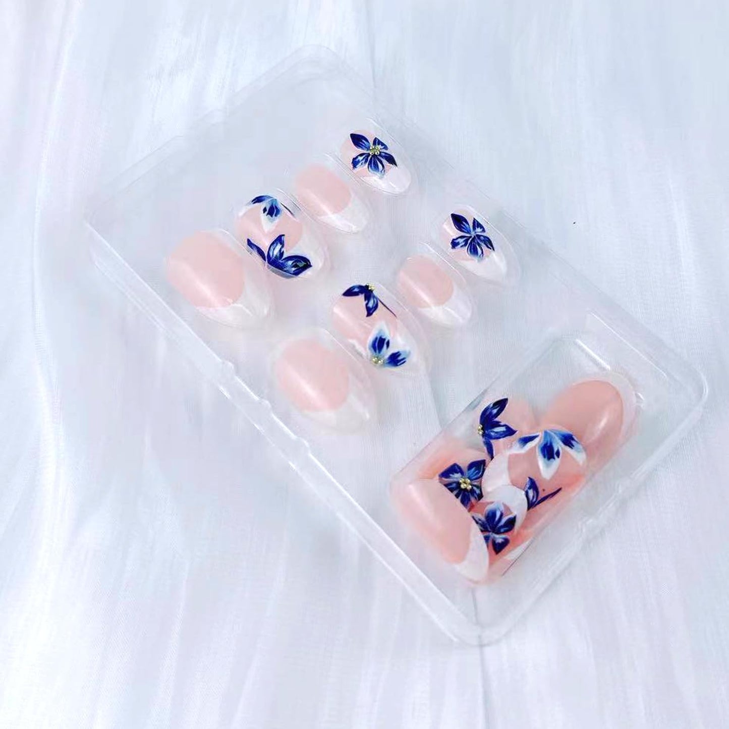 French Tip Press on Nails Short Almond Fake Nails Blue Flower Design Spring & Summer French Nails Press on Floral Designer Reusable Acrylic Nails 24 Pcs,Manicure Fingernails Daily Wear Nails for Women
