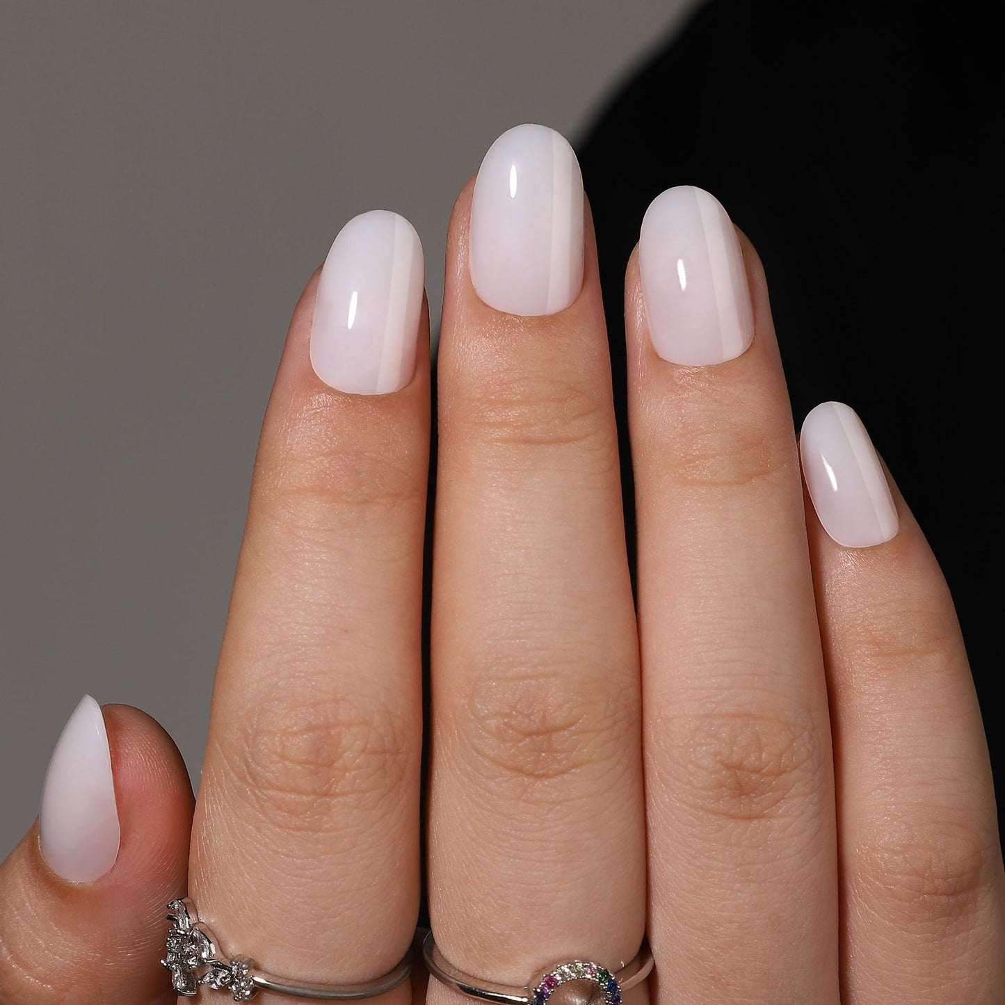 RTKHFZE Press On Nails Short - White Soft Gel Oval Almond Shape Fake Nails Kit with Glue, Fit Perfectly, Reusable in 16 Sizes - 32Pcs