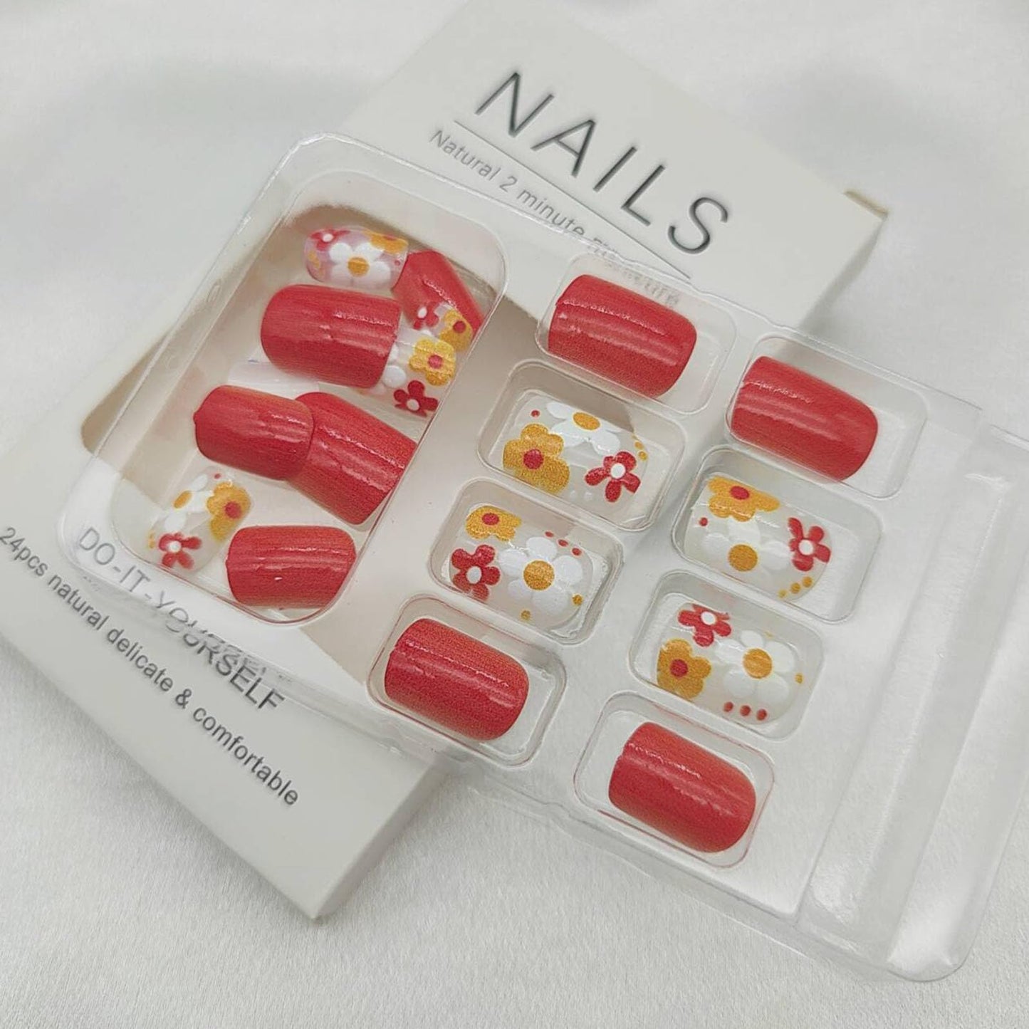 24Pcs Orange Press on Nails Short Square Fake Nails with Flower Full Cover Designs Nails Press ons White Yellow Acrylic Nails Summer Stick on Nails for Women
