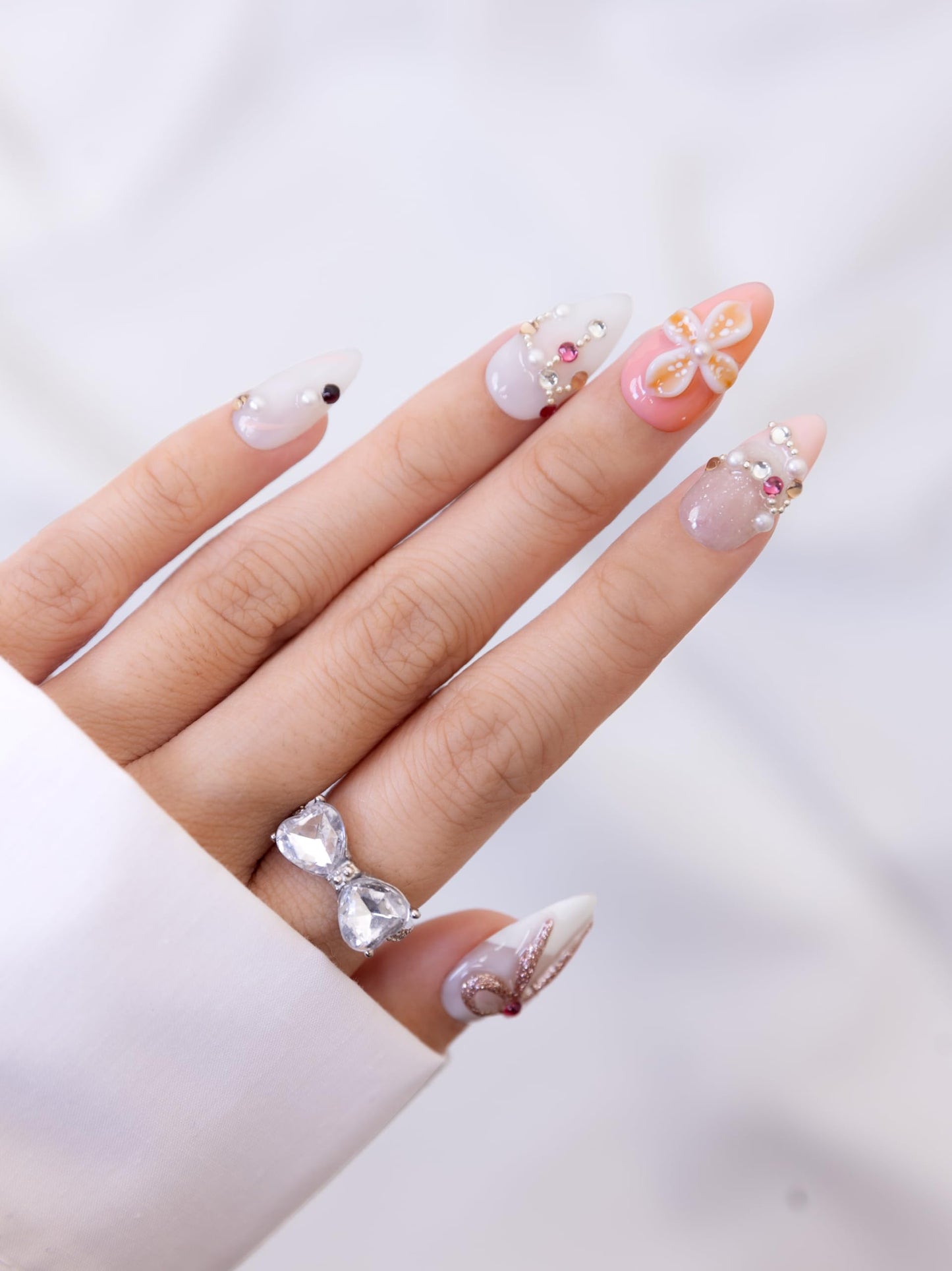 SIYOU Beauty | Luxy Bay | Pink and White Luxury Short Almond Press On Nails for Women (Medium) - Reusable, Salon-Quality Fake Nails (10pc)