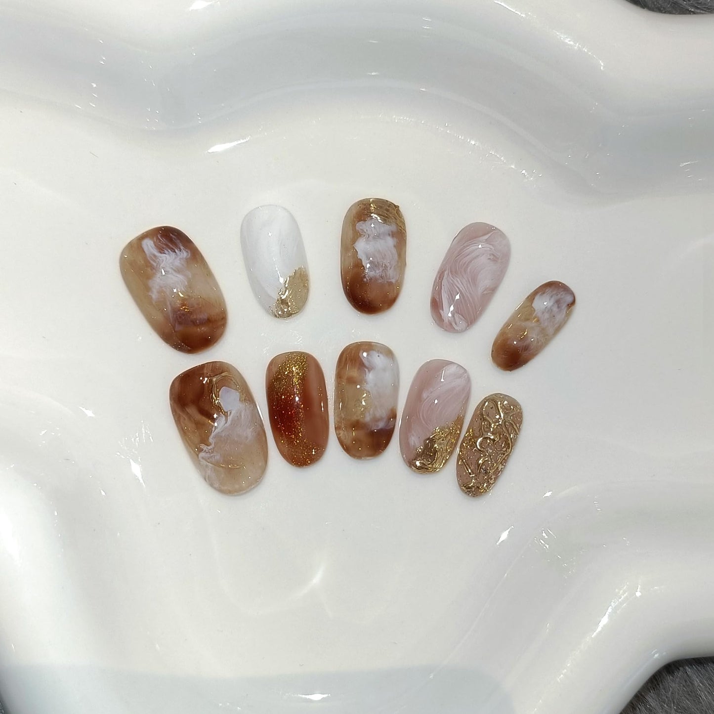 TENPAL Cat Eye Press On Nails 10 Pcs with Tools Kit,Handmade Amber Coffee Ombré Glue on Nails,Short Oval False Nails with Ridge Embossed Glossy Glow Reusable Fake Nails for Autumn Winter Wedding(XS)