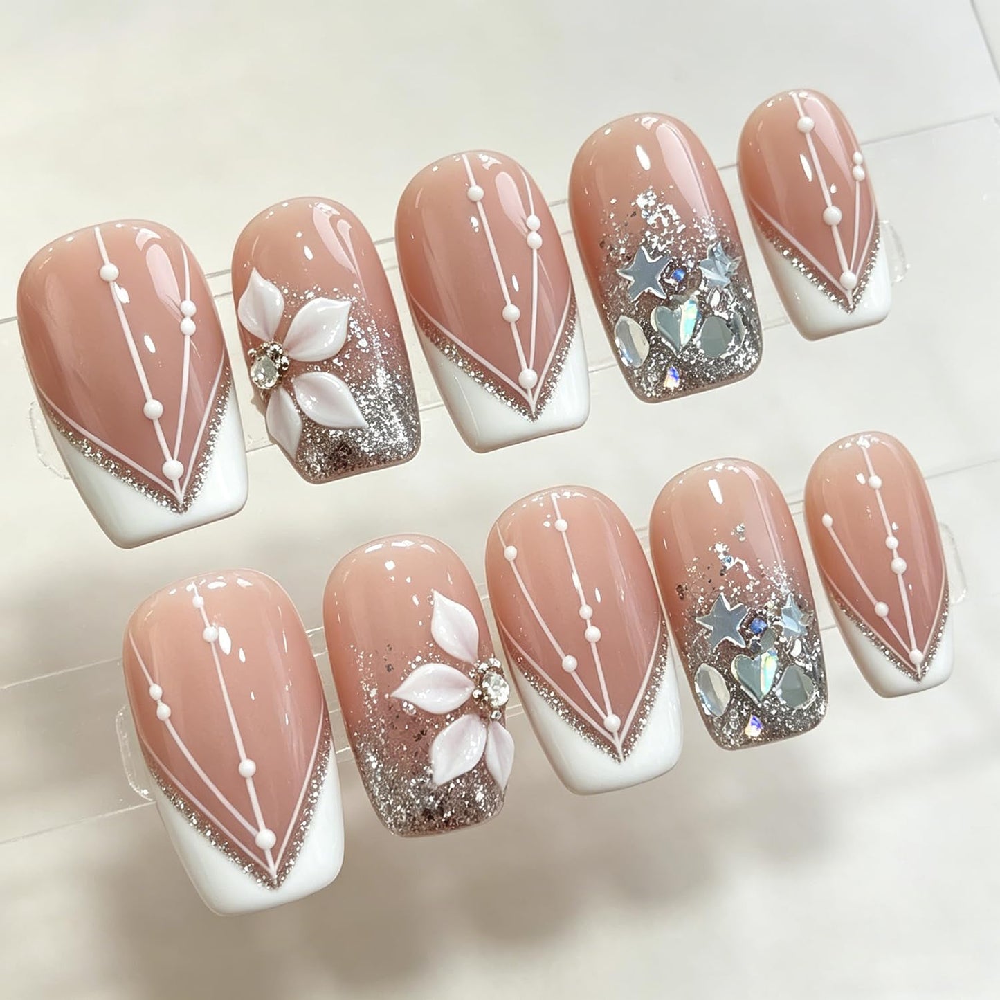 Luxury Press on Nails Medium Square Handmade 3D Unique Reusable ABS Material Fake Nails White French Tip False Nails with Glitter Flower Designs Elegant Glossy Glue on Nail Thick Acrylic Nail(S)