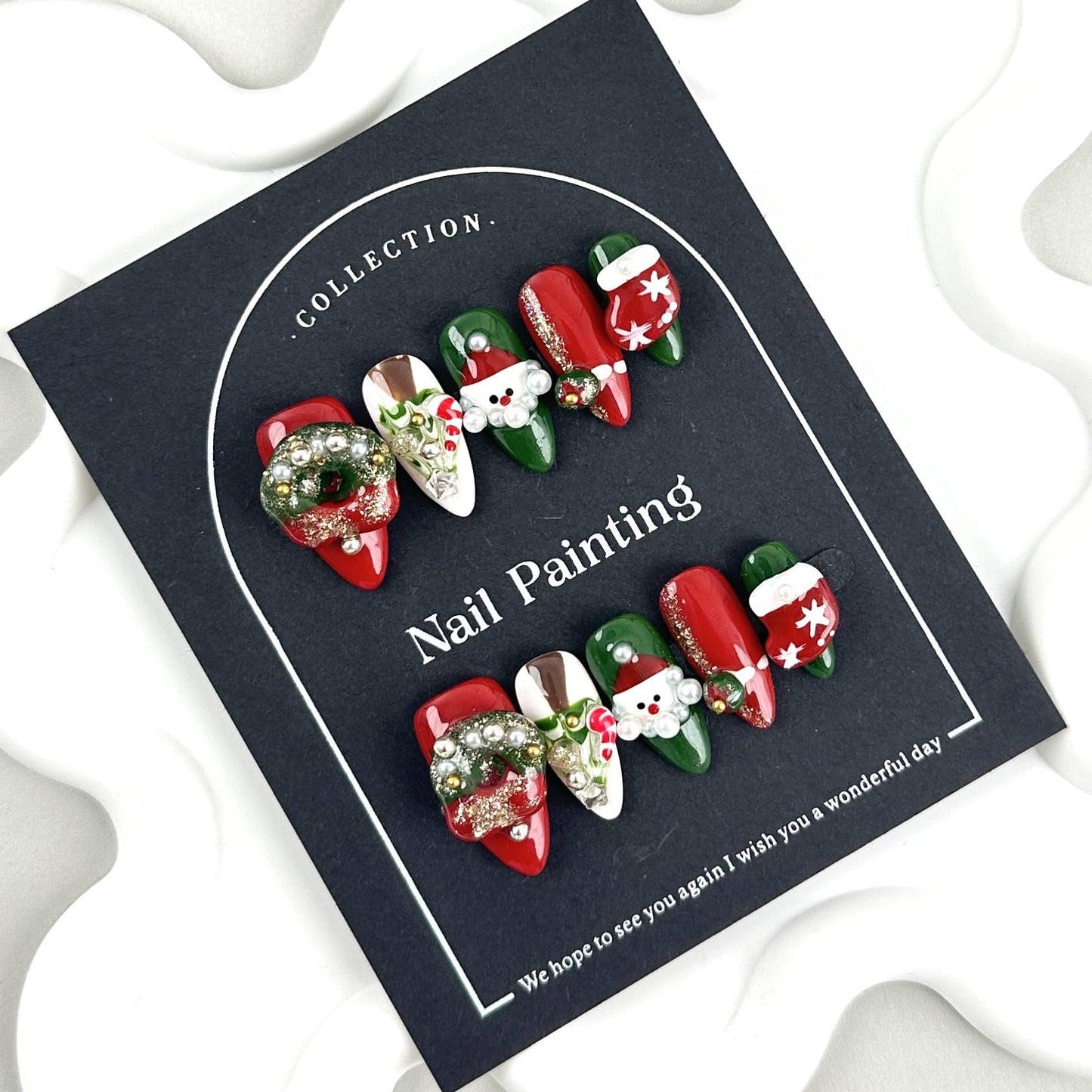 Christmas Press on Nails Handmade Medium Almond Fake Nails with Green Red Wrearh Design Santa Claus Hat Canes Glue on Nails Reusable Winter Handmade Nails for Women Girls Manicure Size M