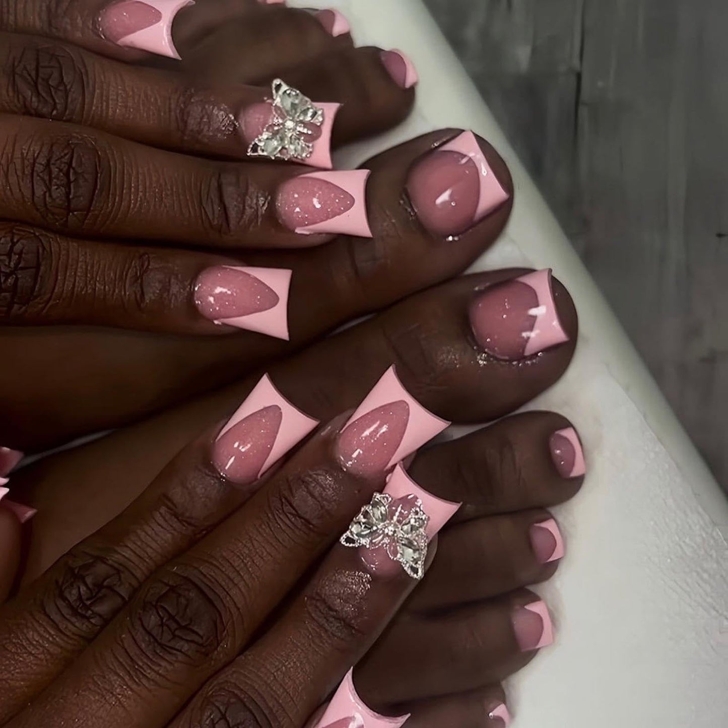 48Pcs Pink French Tips Press on Toenails Short Duck Press on Nails with Rhinestones Butterfly Charm Design Glossy Glitter Fake Toenails Full Cover Nails Summer False Nails for Women Girls Manicure