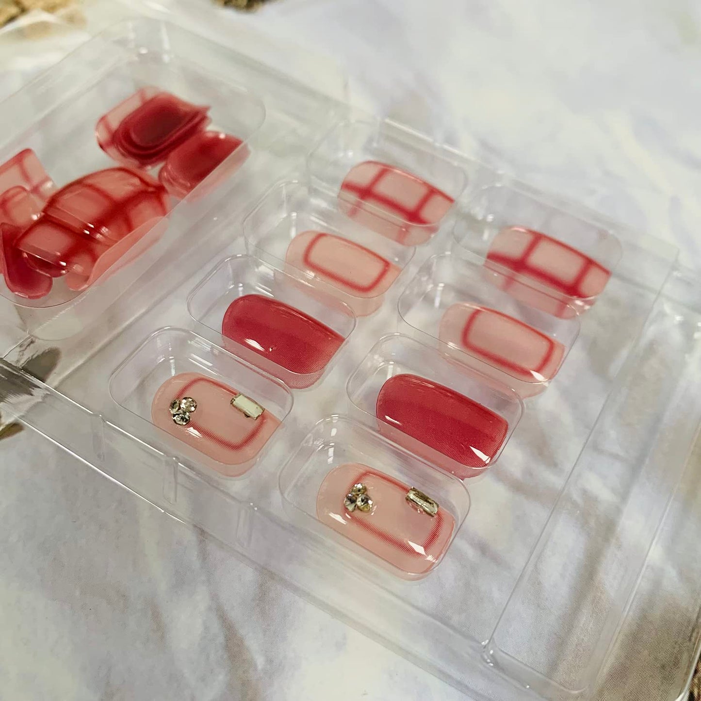 Press on Nails Short Coffin Shape Full Cover Reusable False Nails Kits Glue on Nails with Lattic Designs Artificial Glossy Fingernails Acrylic Fake Nails for Women Stick on Nails Square