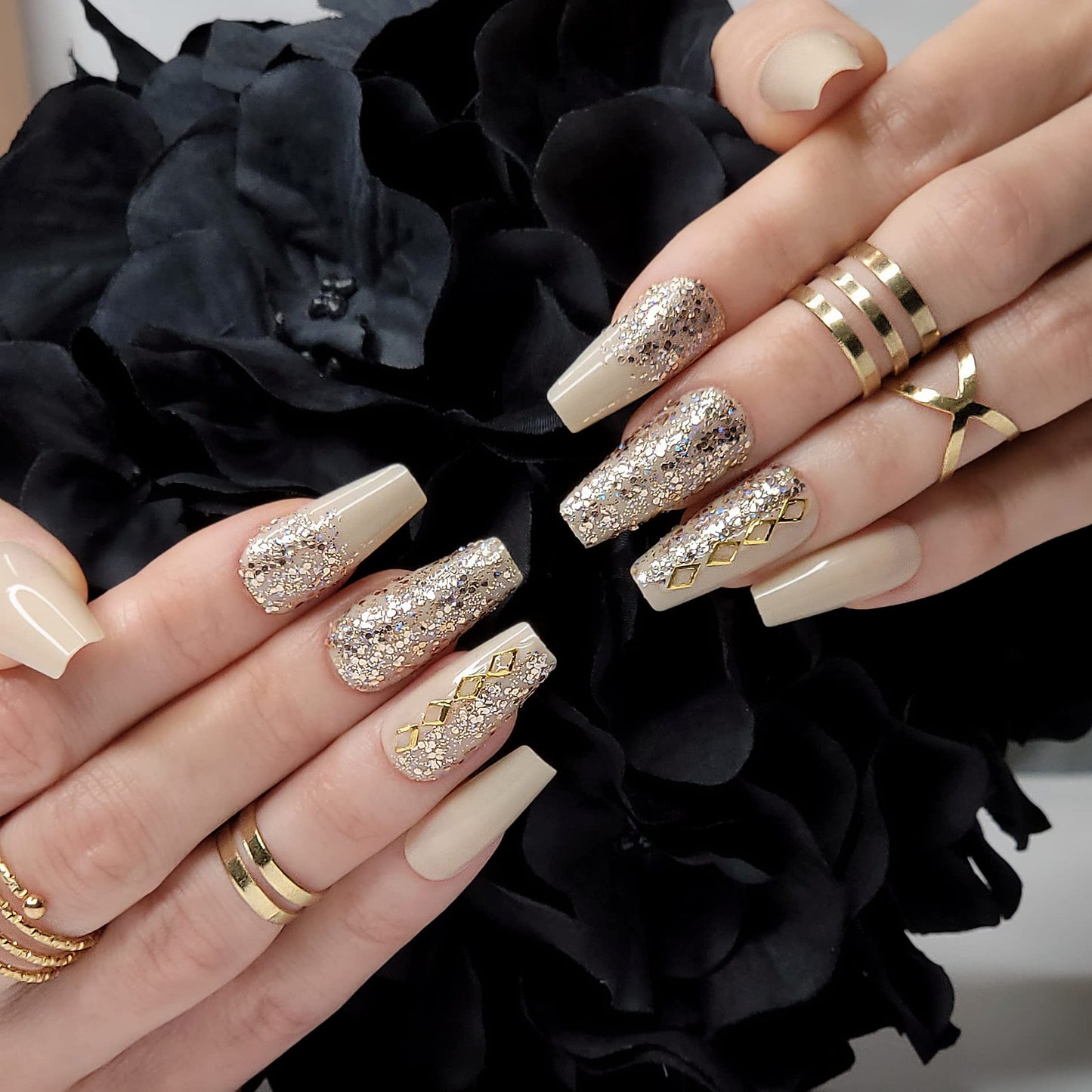 Hypnaughty 24 Pcs Vegas Gold and Nude Luxury Coffin Press On Fake Nails with Glitter Design and Glue Ombre Glitter Long Medium Long False Nails Full Cover Acrylic Nails (Vegas)