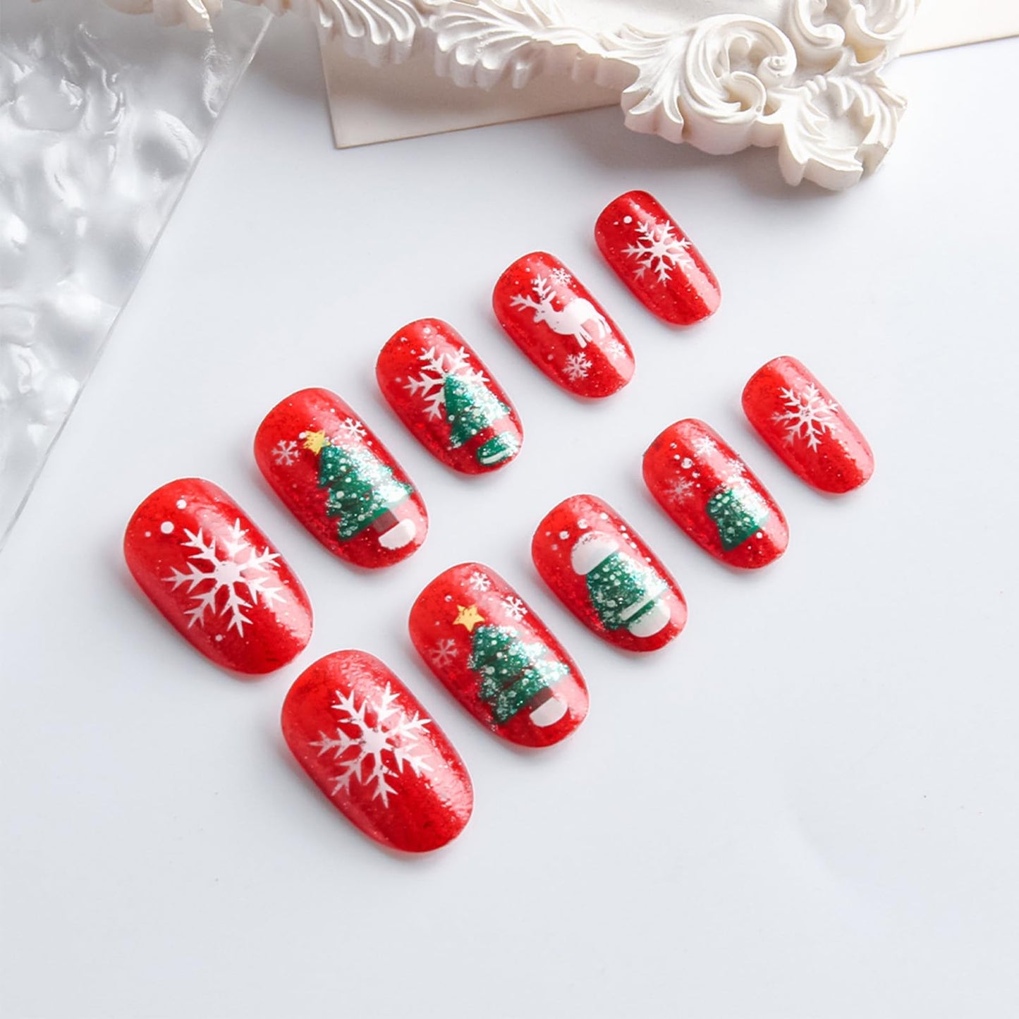 Christmas Press on Nails Xmas Stocking Gel Glue on Nail 24Pcs Snowflake Medium Almond False Nails Glossy Green Christmas Tree Acrylic Fake Nail Elk Stick on Fingernails for Women Xmas Gift