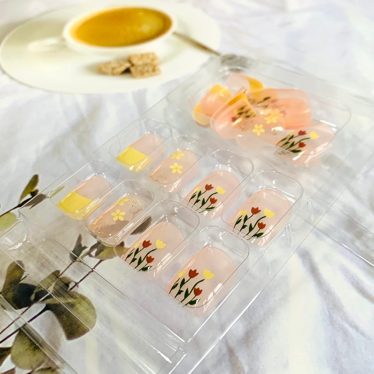 Tulip Press on Nails Short Square 24PCS Full Cover Reusable False Nails Kits, Glue on Nails with Flower Designs Artificial Glossy Fingernails Acrylic Fake Nails for Women Stick on Nails Coffin Shape