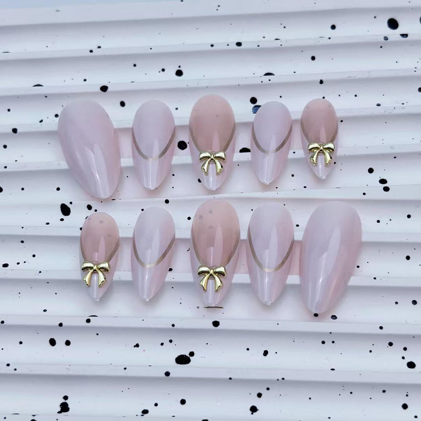 24Pcs Press on Nails Medium Almond Fake Nails,White & Nude Pink French Tip with Gold Lines & 3D Gold Bows Glossy False Nails with Elegant Bow Charms Acrylic Nails Full Cover Stick on Nails for Women