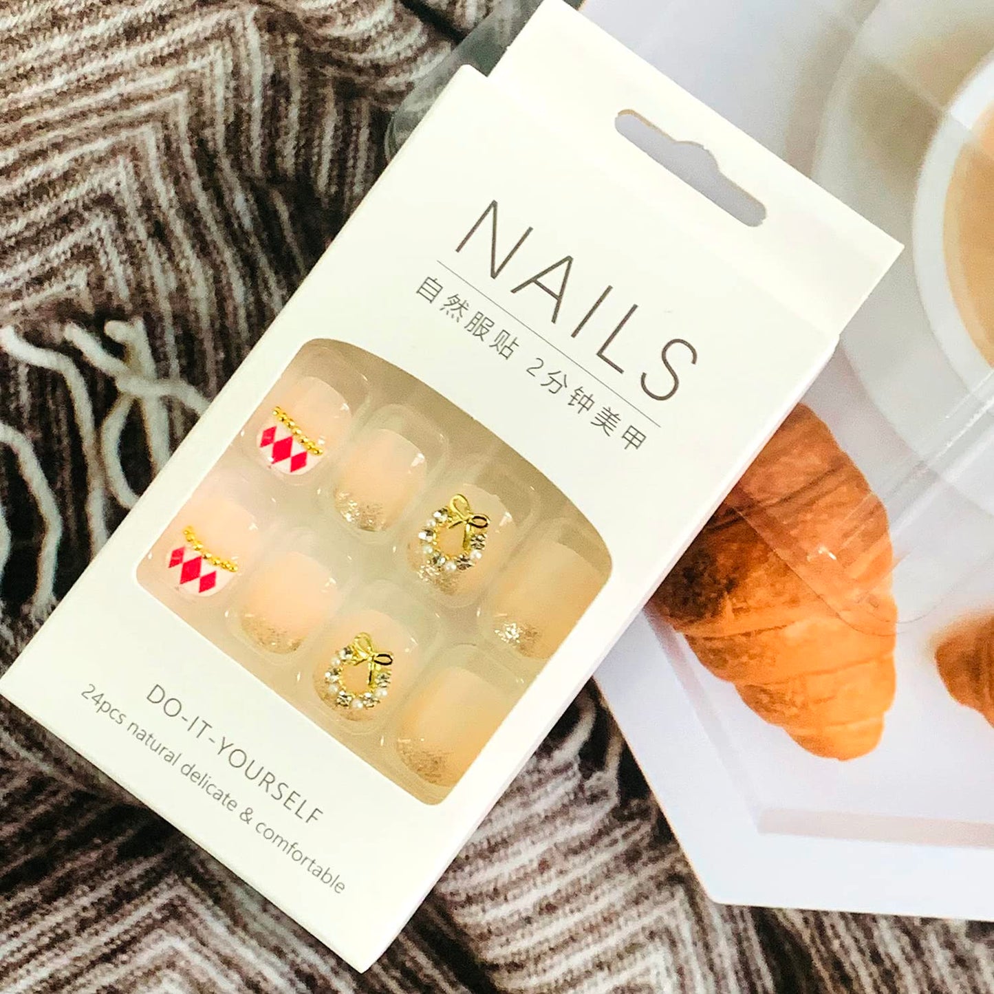 24Pcs Full Cover Reusable False Nails Kits, Press on Nail Short Square Length, Glue On Nails with Wreath Pearl Designs, Artificial Fingernails Acrylic Fake Nails for Women, Stick on Nails Coffin Shape