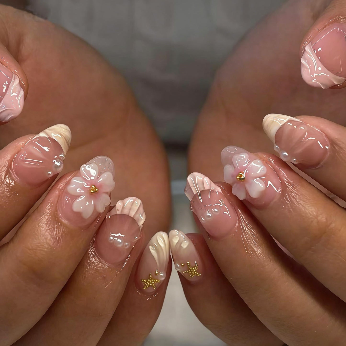 24Pcs Summer Beach Press on Nails Short Almond False Nails 3D Ocean Seashell Starfish Rhinestones Pearl Design Cute Flower Fake Nails Tropical Vacations Glue on Nail for Women Acrylic Manicure Salon