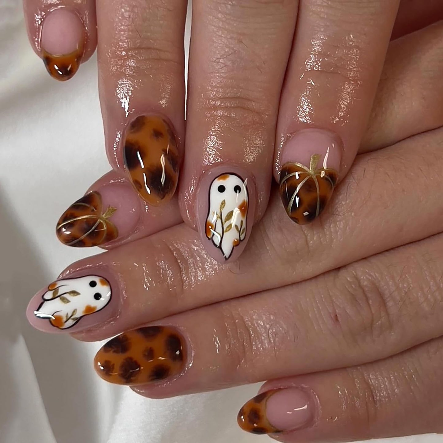 24Pcs Cute French Tip Press on Nails Short Almond Fake Nails Fall Halloween False Nails with Leopard Pumpkin Design Glossy Full Cover Halloween Ghost Nails Autumn Reusable Stick on Nail for Women