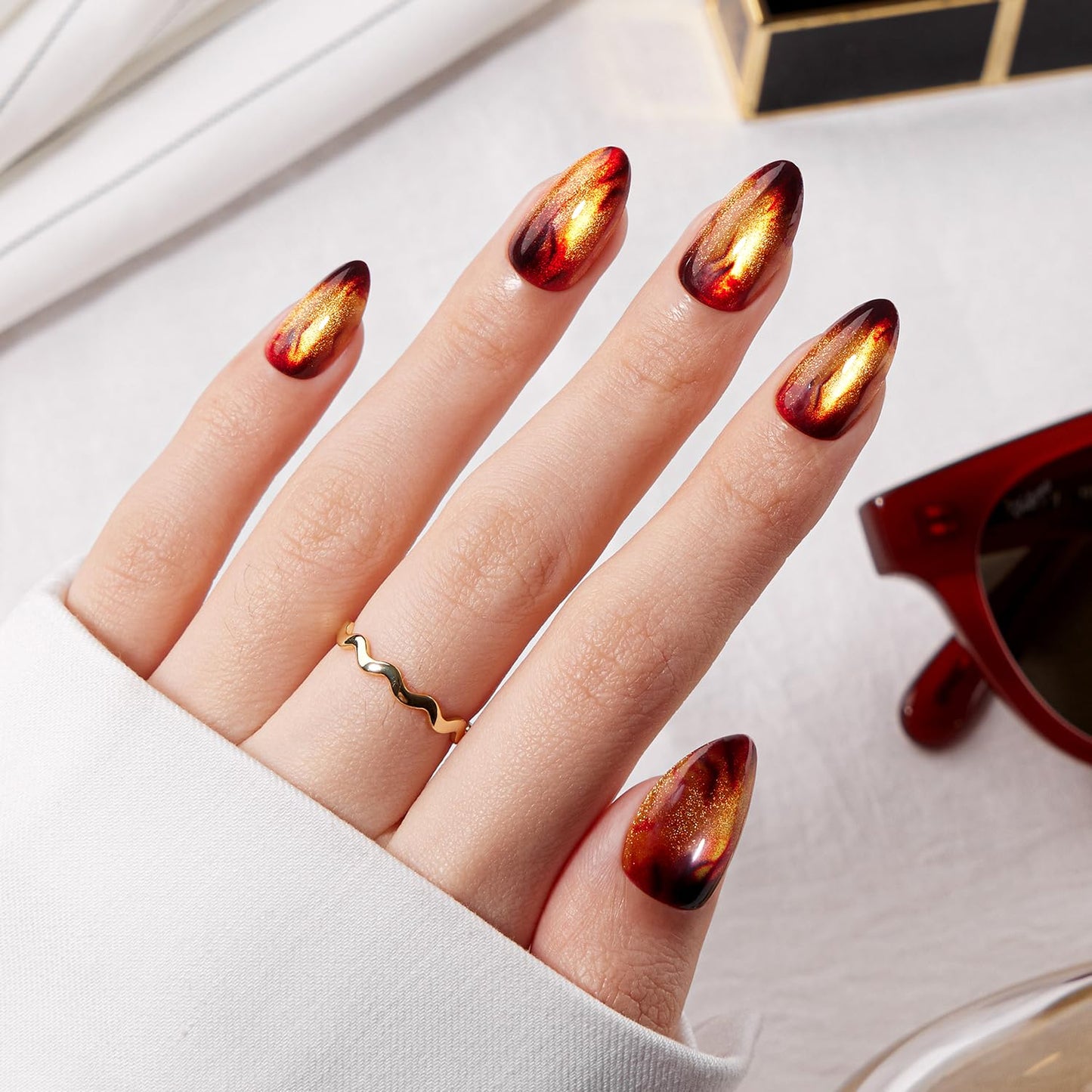 VSALON Press on Nails Short Almond - Golden Spakly Cat Eye Glitter Flame Design, Reusable Opaque Gel Magnetic Effect Fake Nails with Glue & Cuticle Oil - 32 PCS in 16 Sizes