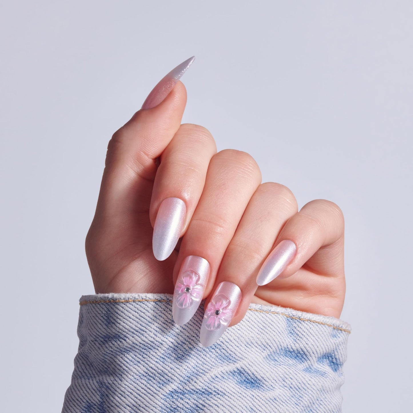 Kiss Glam, Press On Nails, Nail glue included, 'Captured', White, Medium Size, Almond Shape, Includes 32 Nails, 2g Glue, 1 Manicure Stick, 1 Mini File