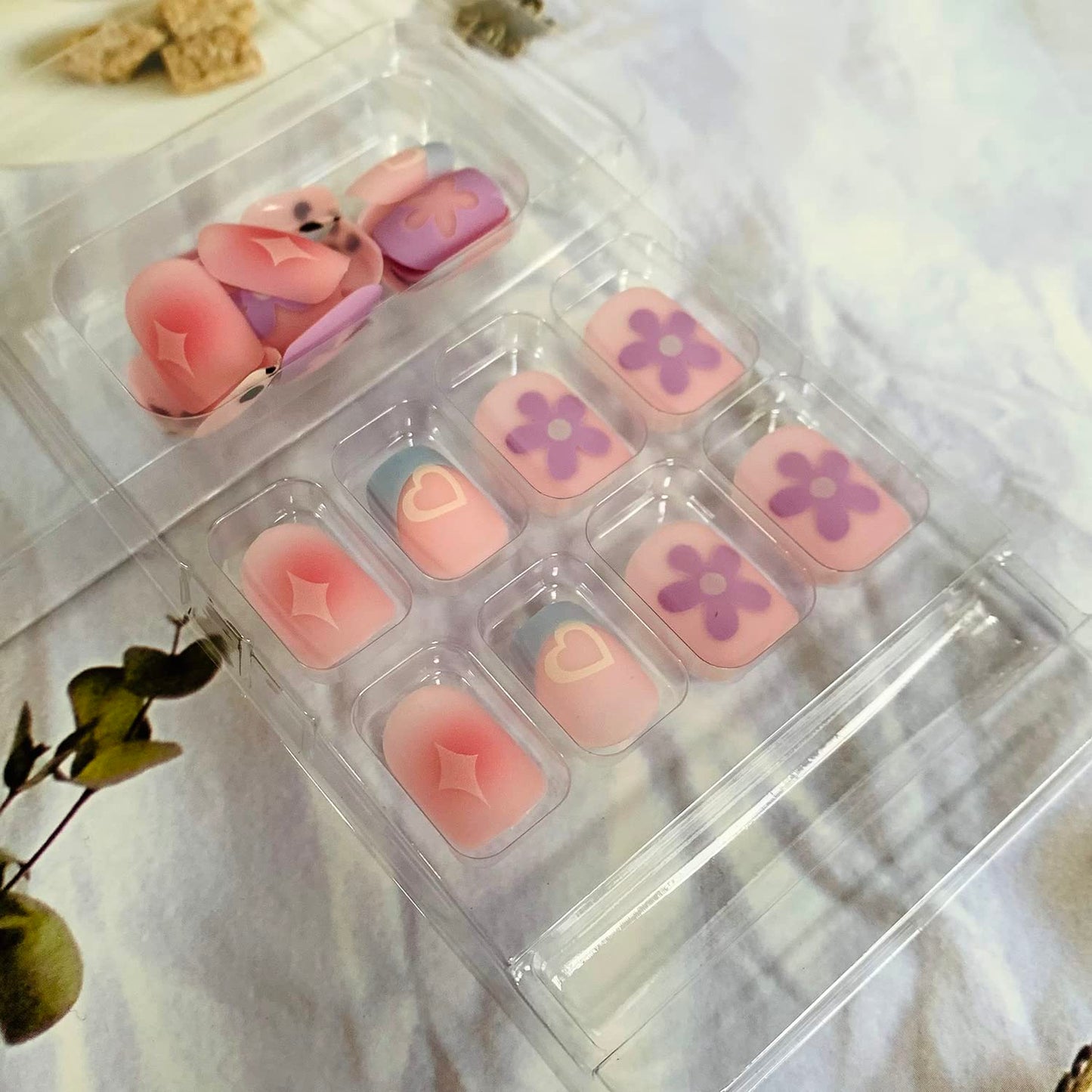 Press on Nails Short Coffin Shape Full Cover Reusable False Nails Kits Glue on Nails with Flower Designs Artificial Glossy Fingernails Acrylic Fake Nails for Women Stick on Nails Square