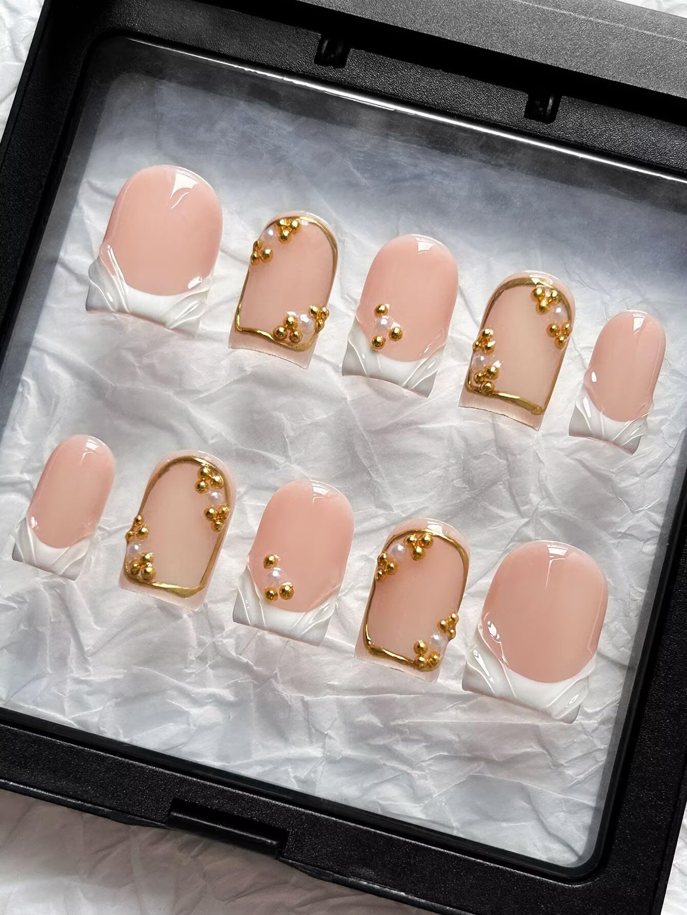MAGLFELL Press on Nails, Square 3D Handmade Flase Nails Short, Nude Pink White French Fake Nails with Gold Pearls and Line, 10 Pcs Reusable Thick Acrylic ABS Artificial Fingernail for Women M Size