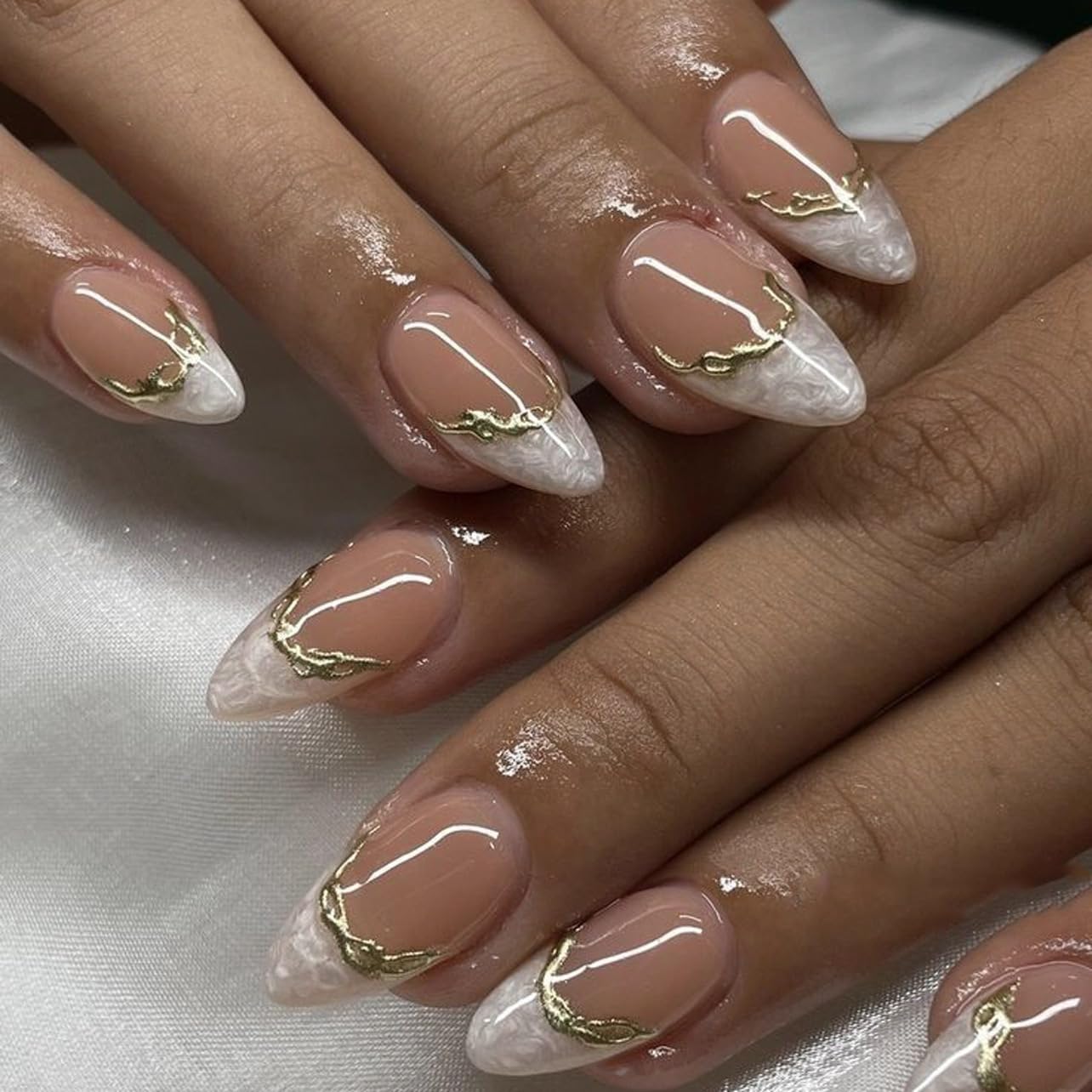 French Tip Press On Nails Short Almond Fake Nails With 3D Gold Lines Design Nude False Nails Glossy Glue On Nails Reusable White French Acrylic Nail Full Cover Nail Tips For Women 24pcs