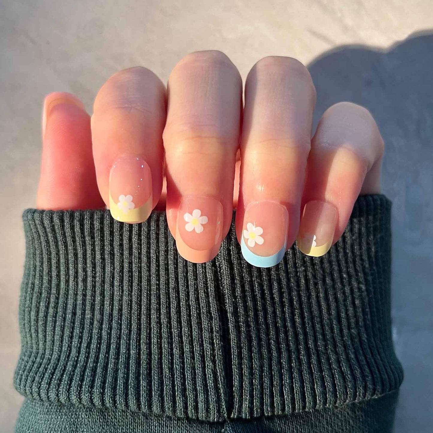Hkanlre Square French Press on Nails Short Cute Fake Nails Acrylic Flower False Nails for Women and Girls 24PCS