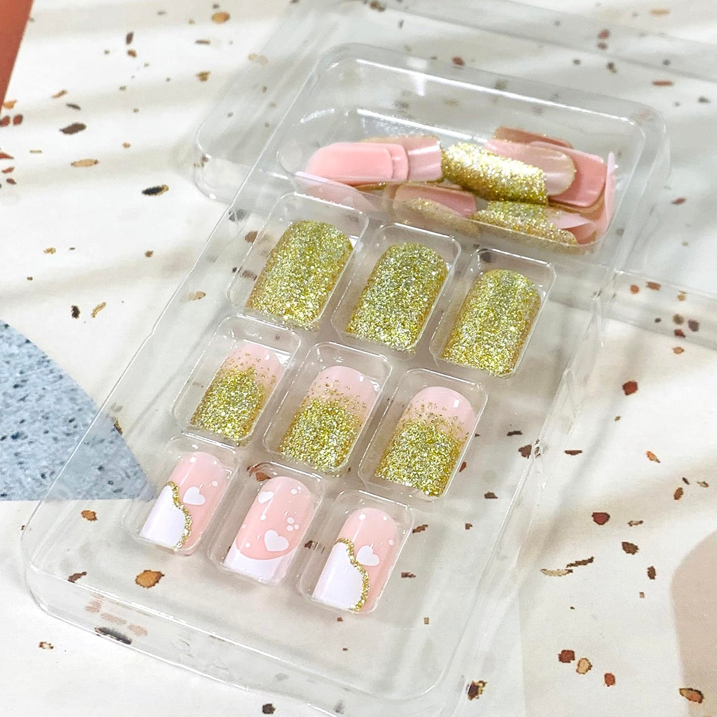 Vezocim 24Pcs Press on Nails Medium White Heart Glossy Full Cover Artificial Gold Glitter Fake Nails with Designs Acrylic Square False Nails with Glue Coffin Stick on Fingernails for Women Girls